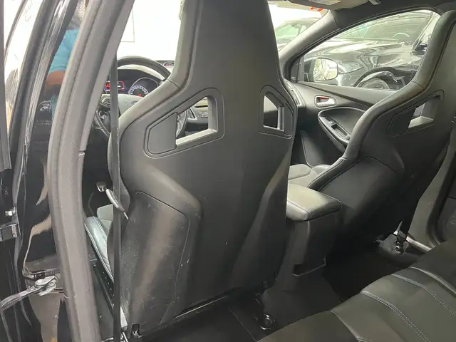 Ford Focus view 12