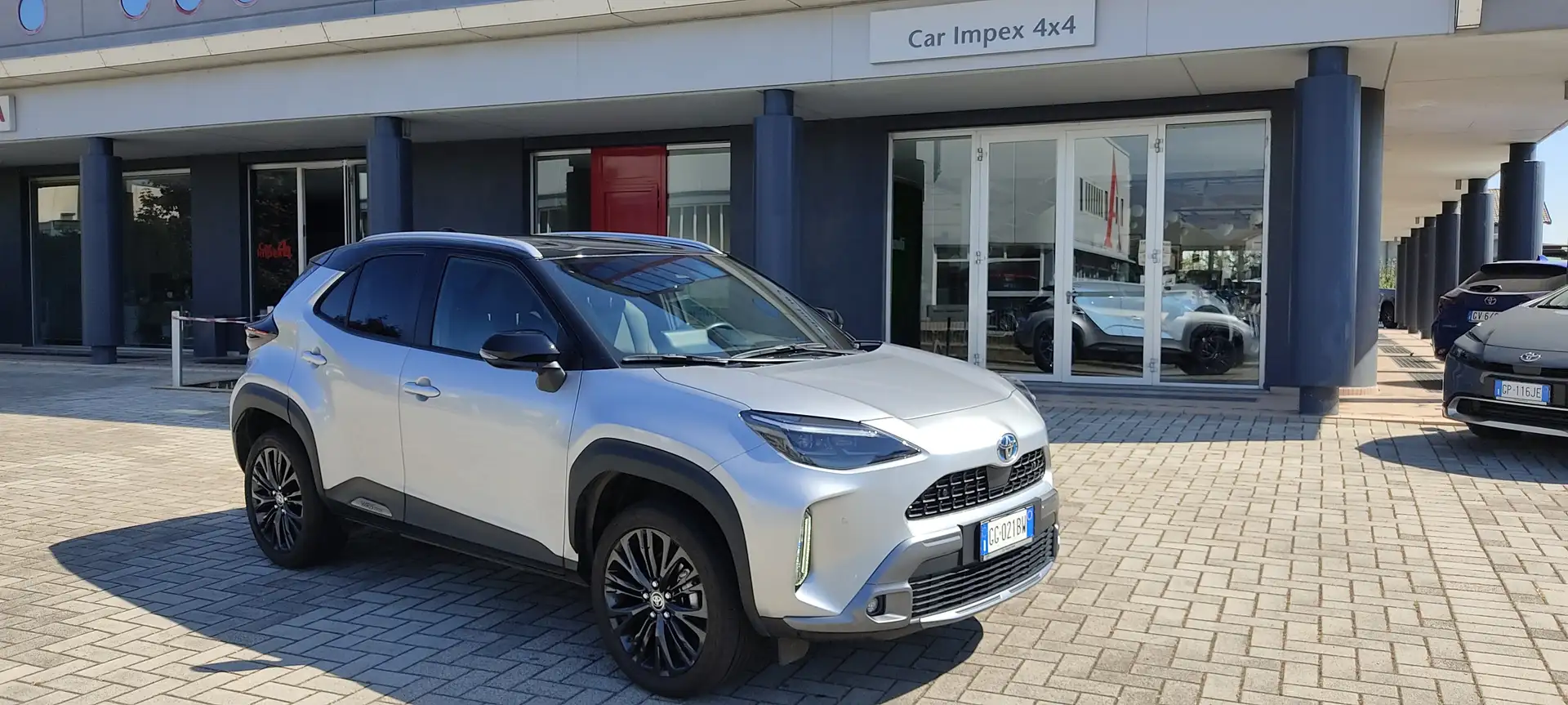Toyota Yaris Cross 1.5 Hybrid 115CV AWDi Adventure Argento - 1