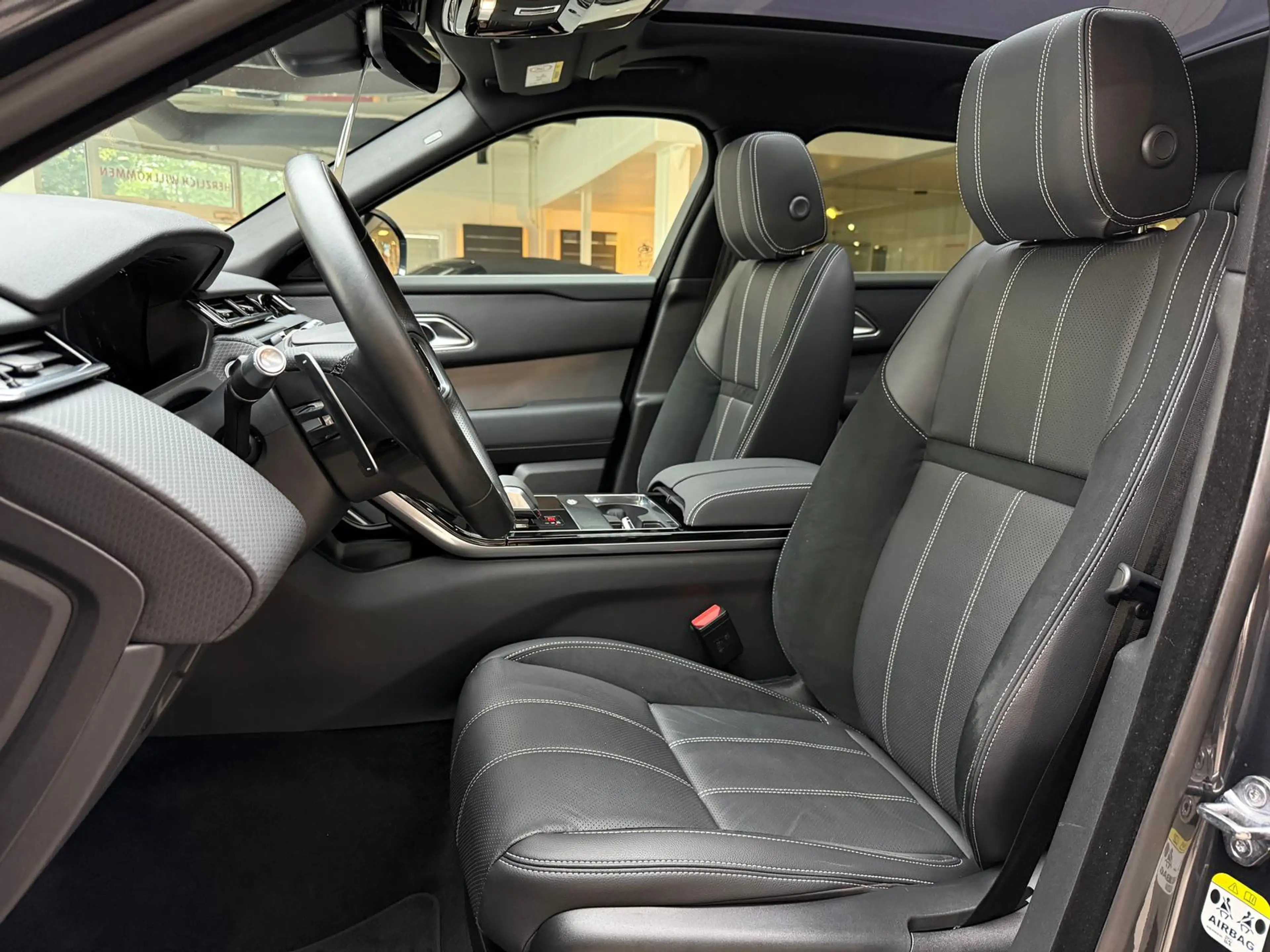 Land Rover Range Rover Velar P400e Hybrid S HuD*Pano*Matrix — photo 13
