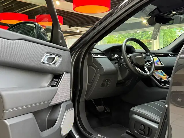 Land Rover Range Rover Velar view 10