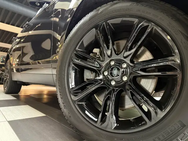 Land Rover Range Rover Velar view 6
