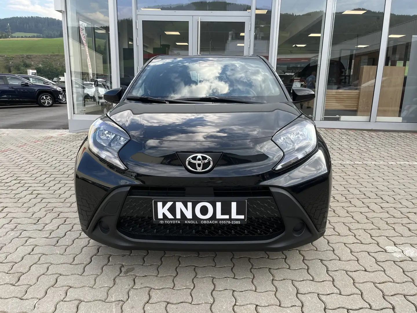 Toyota Aygo X Play Schwarz - 2