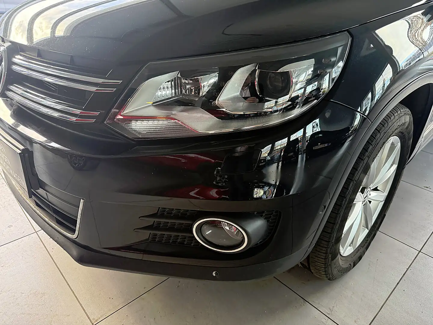 Volkswagen Tiguan 2,0 TDI SCR Lounge Schwarz - 2