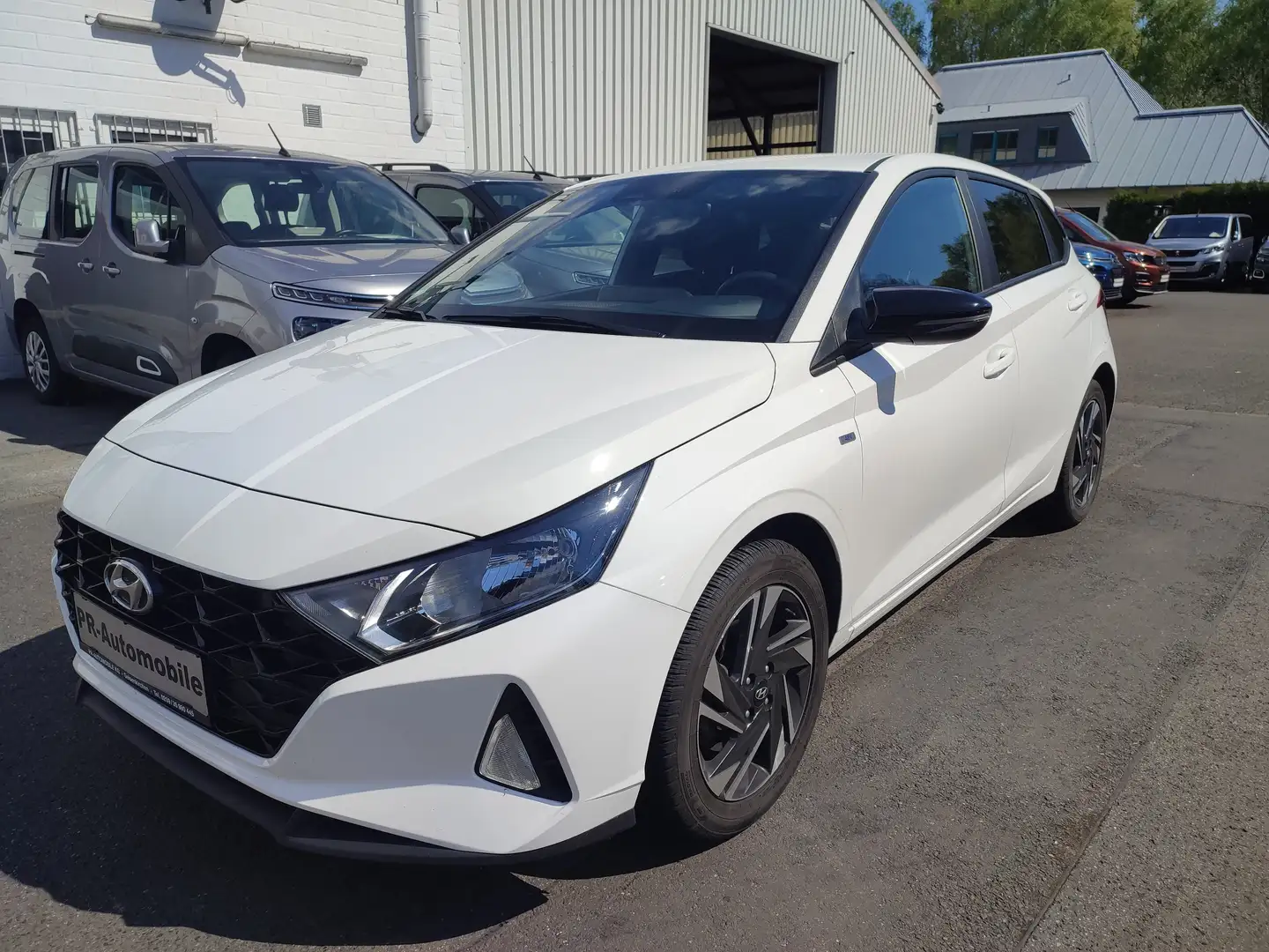 Hyundai i20 1.0 T-GDI Klimaaut/Navi+Cam/Automatik/Alu Weiß - 1