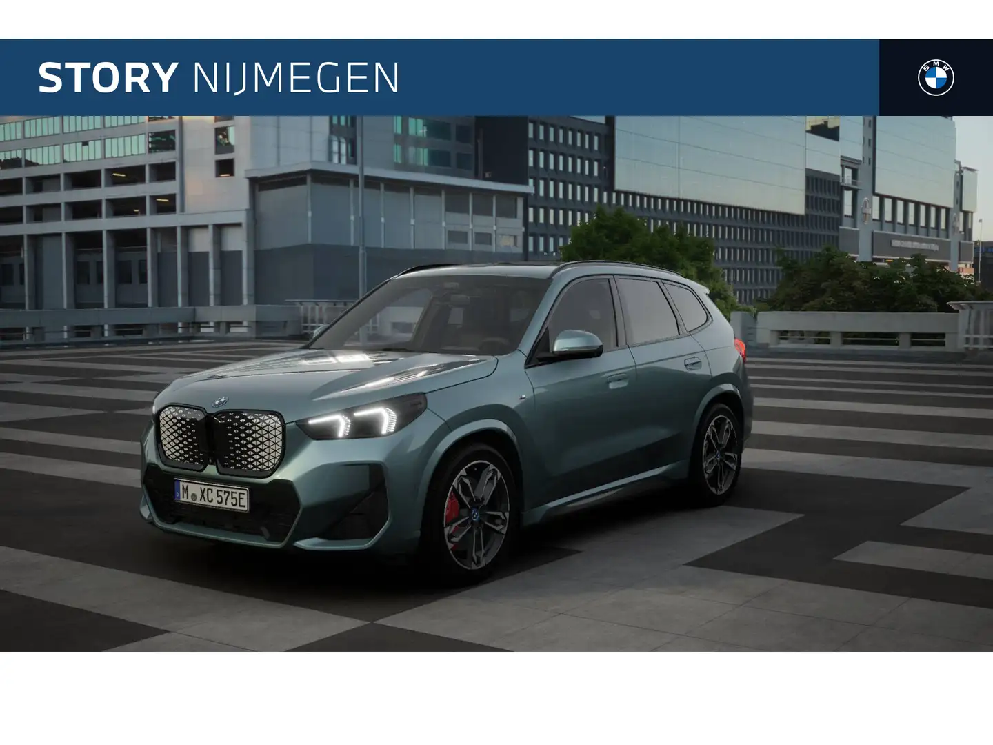 BMW iX1 eDrive20 High Executive M Sport / Panoramadak / Sp Groen - 1