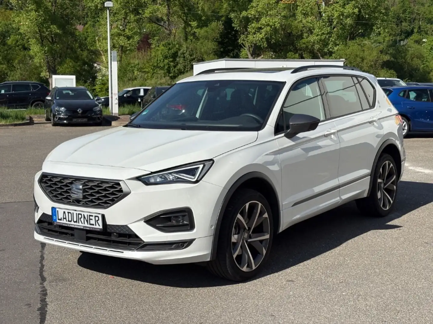 SEAT Tarraco FR 2,0 TDI DSG *STANDHZG+AHK+DCC+7-SITZE* Weiß - 2