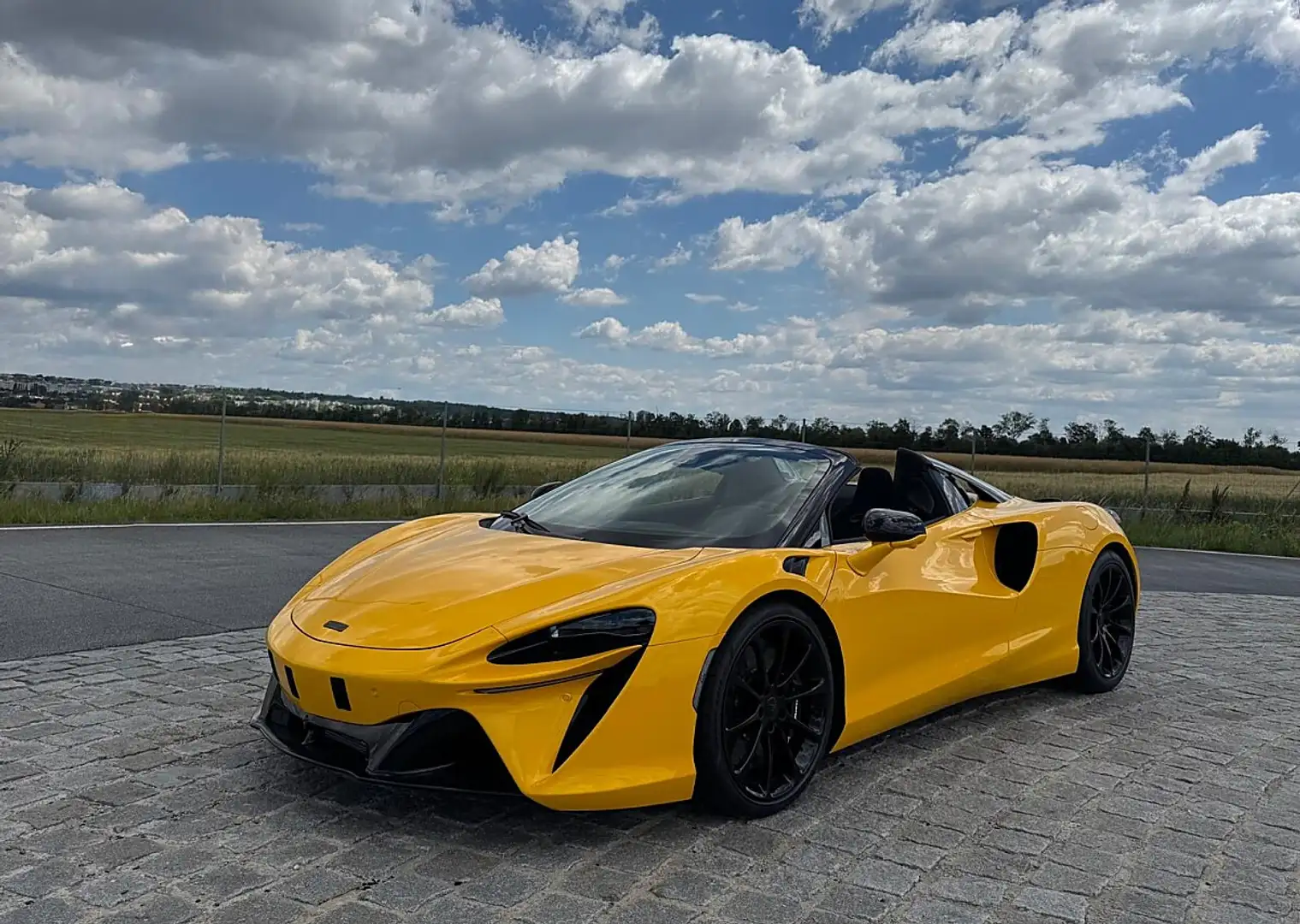 McLaren Artura PHEV 7,4kWh Spider Gelb - 1