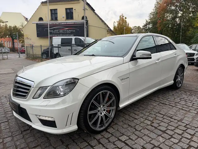 Mercedes-Benz E 63 AMG V8 LIMOUSINE*PANORAMA*KERAMIK*NAVI*