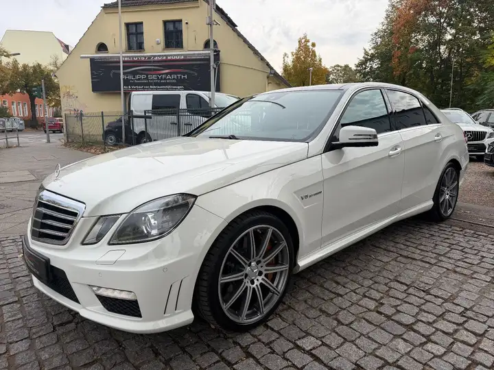 Mercedes-Benz E 63 AMG V8 LIMOUSINE*PANORAMA*KERAMIK*NAVI*