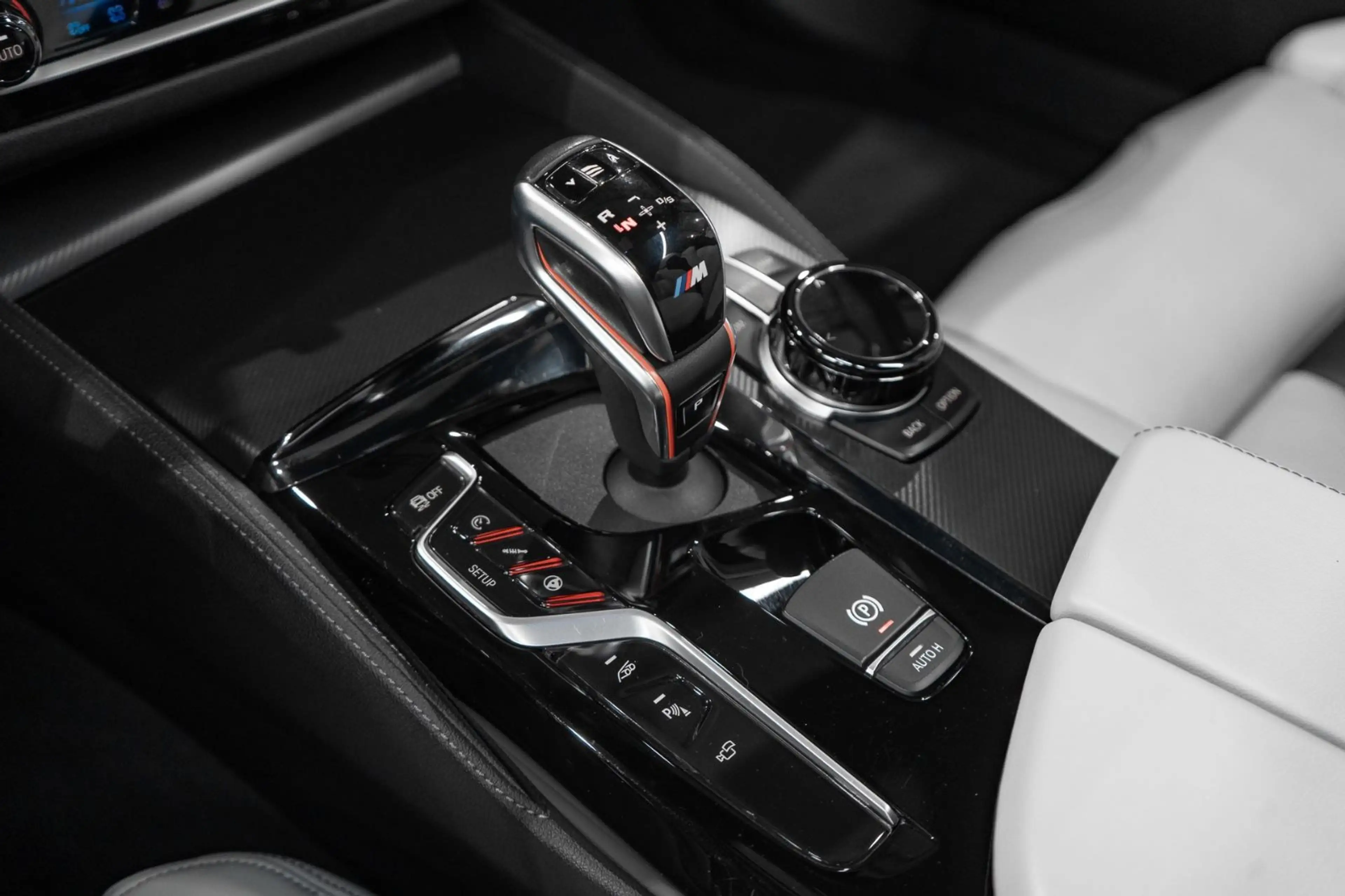 BMW M5 F90°LASER°HUD°MASS°VENT°H/K°SOFT° — photo 9