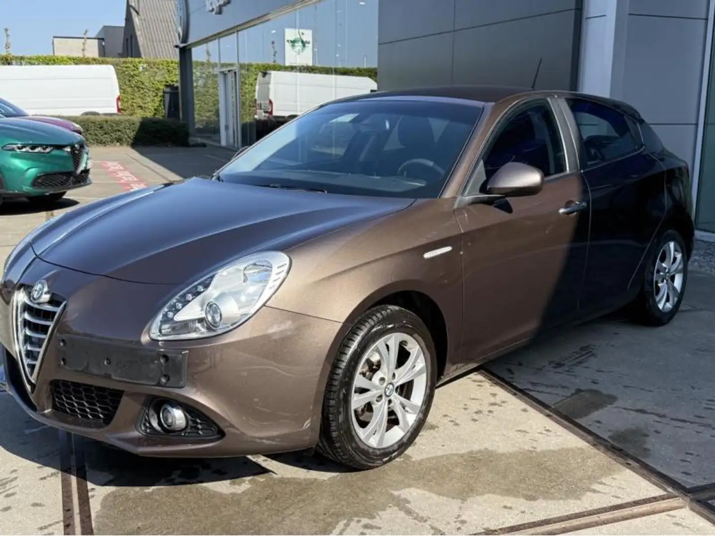Alfa Romeo Giulietta Distinctive 1.4 TB Brun - 1