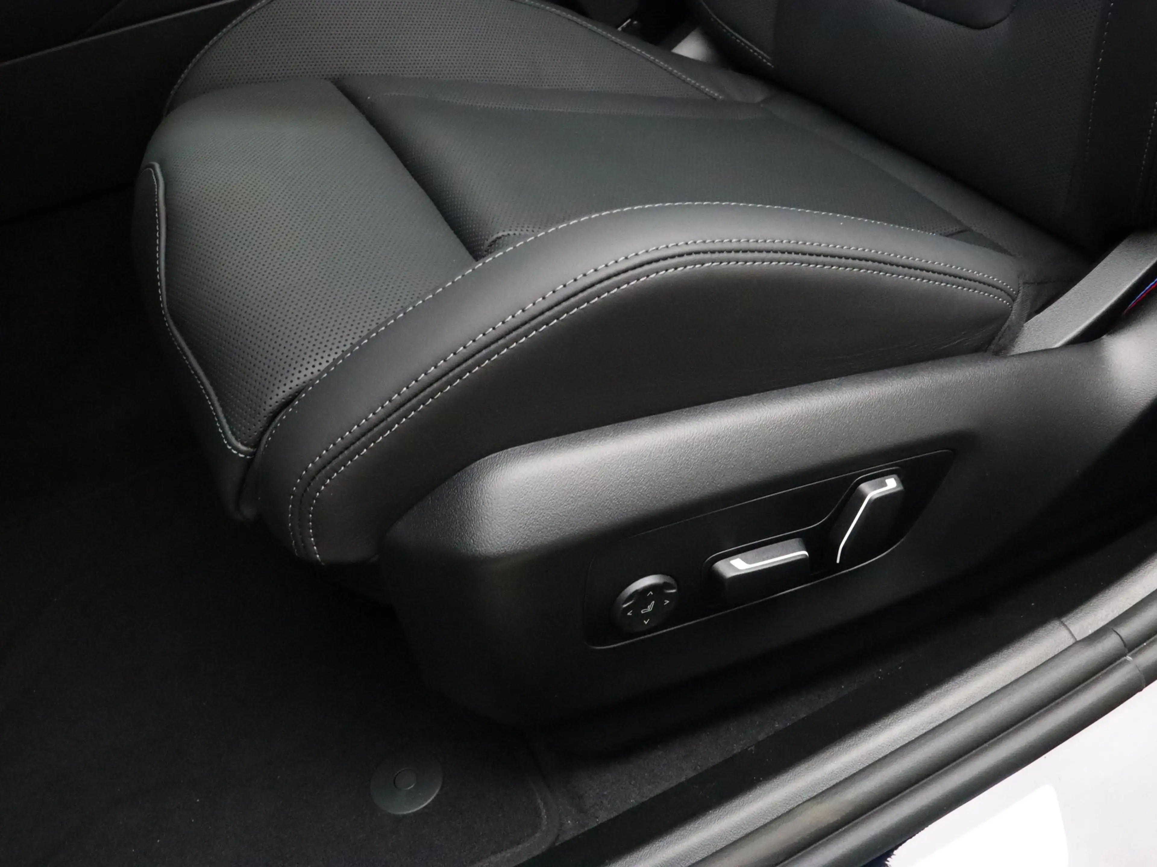 BMW 550 5-serie 550e xDrive — photo 14