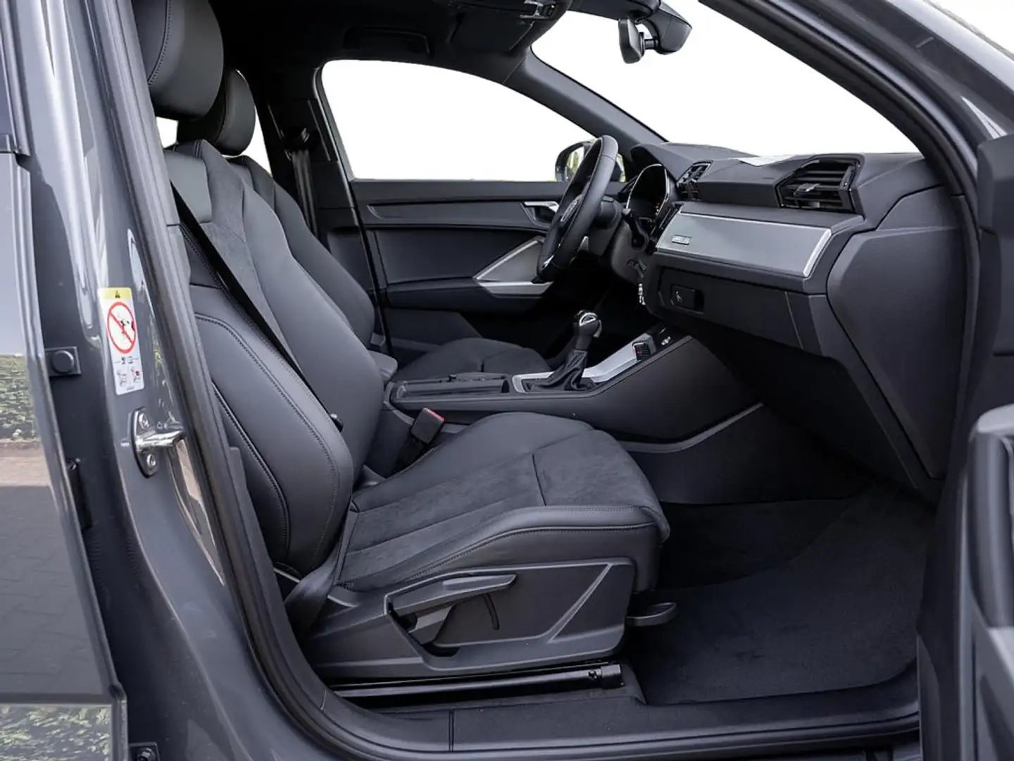Audi Q3 Sportback 35 TFSI KAMERA NAVI AHK ACC LED Grau - 2