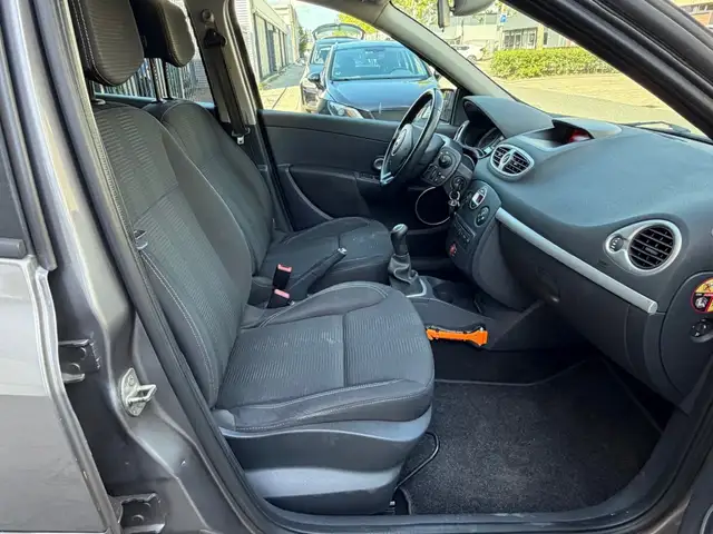 Renault Clio view 9