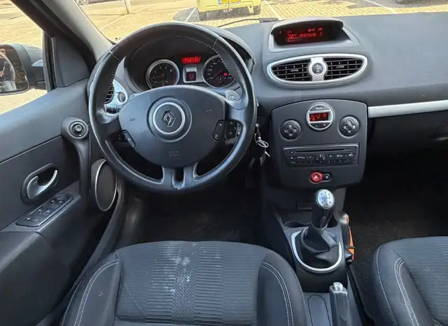Renault Clio view 2