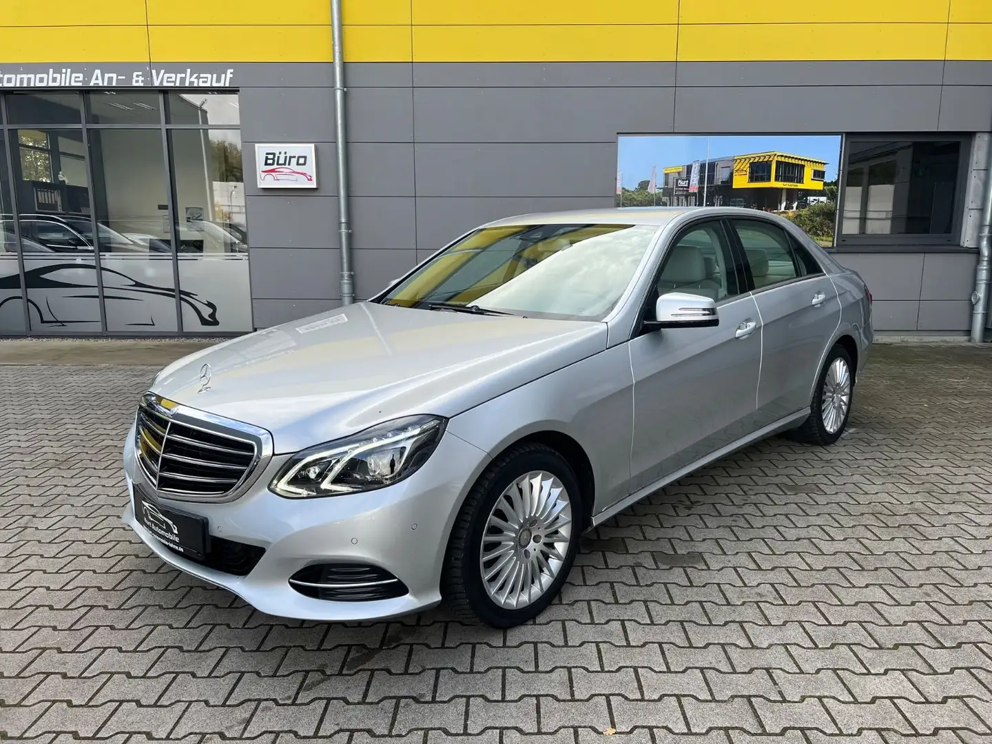Mercedes-Benz E 220 CDI/ELEGANCE/NAVI/AUTOMATIK/LED/ALU* Silber - 2