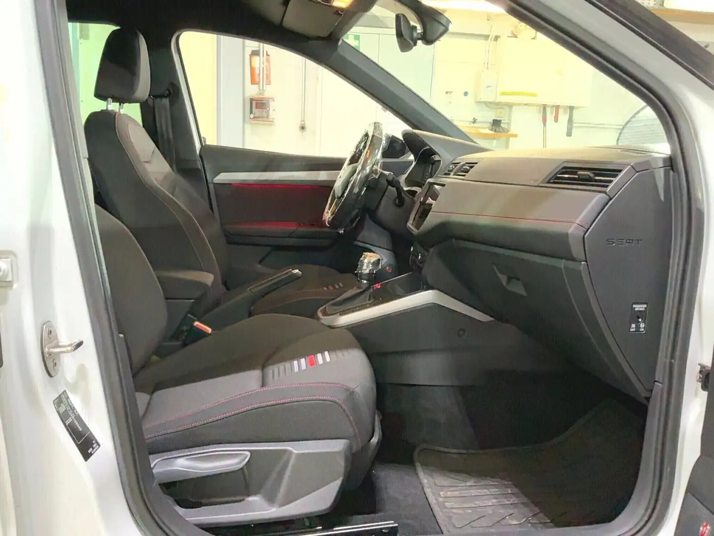 SEAT Arona Arona 1,0 Eco TSI FR DSG FR Weiß - 2