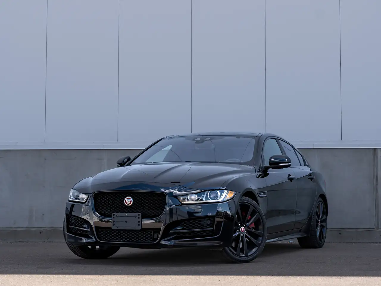Jaguar XE снимка Jaguar XE