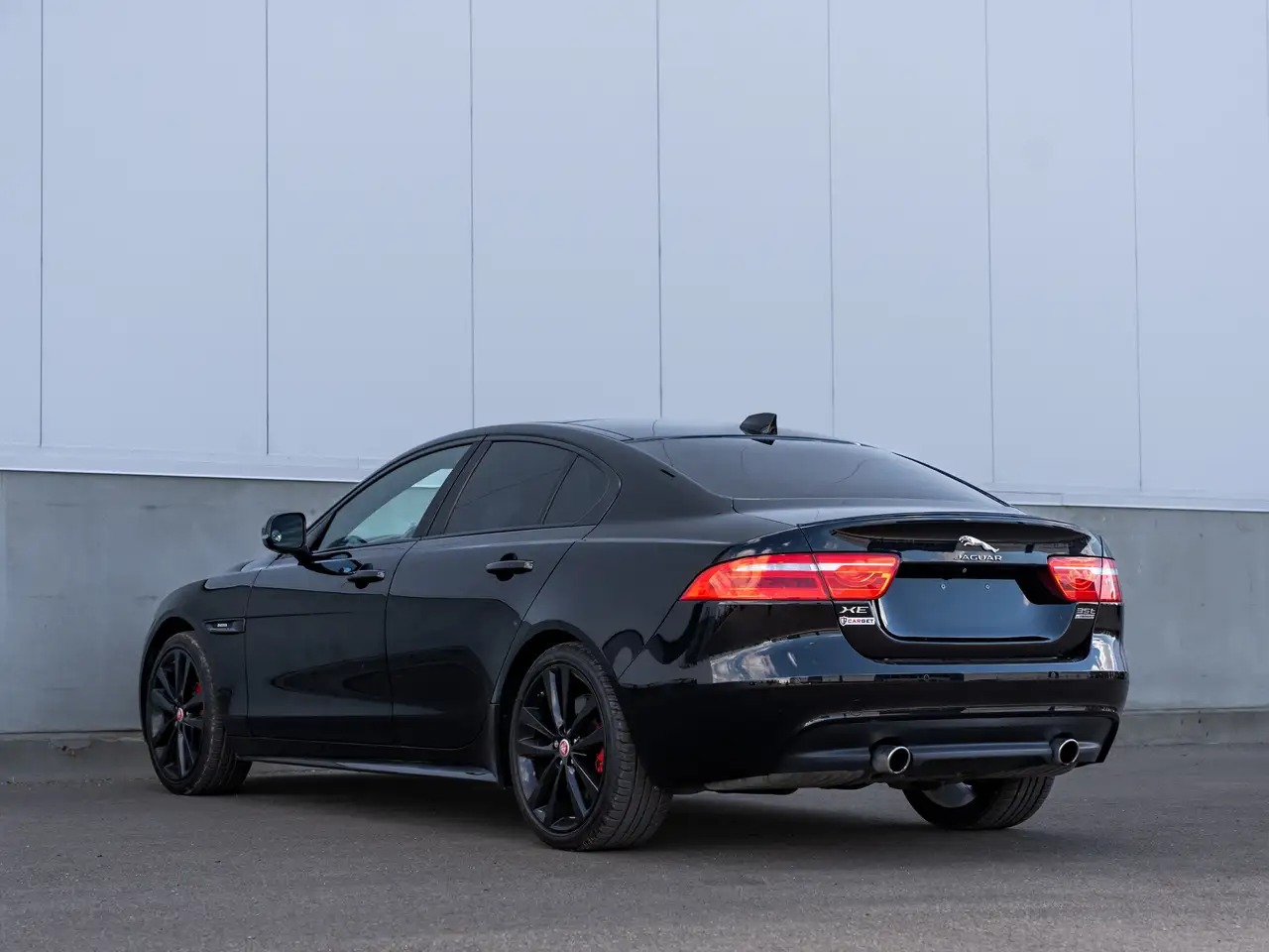 Jaguar XE снимка Jaguar XE