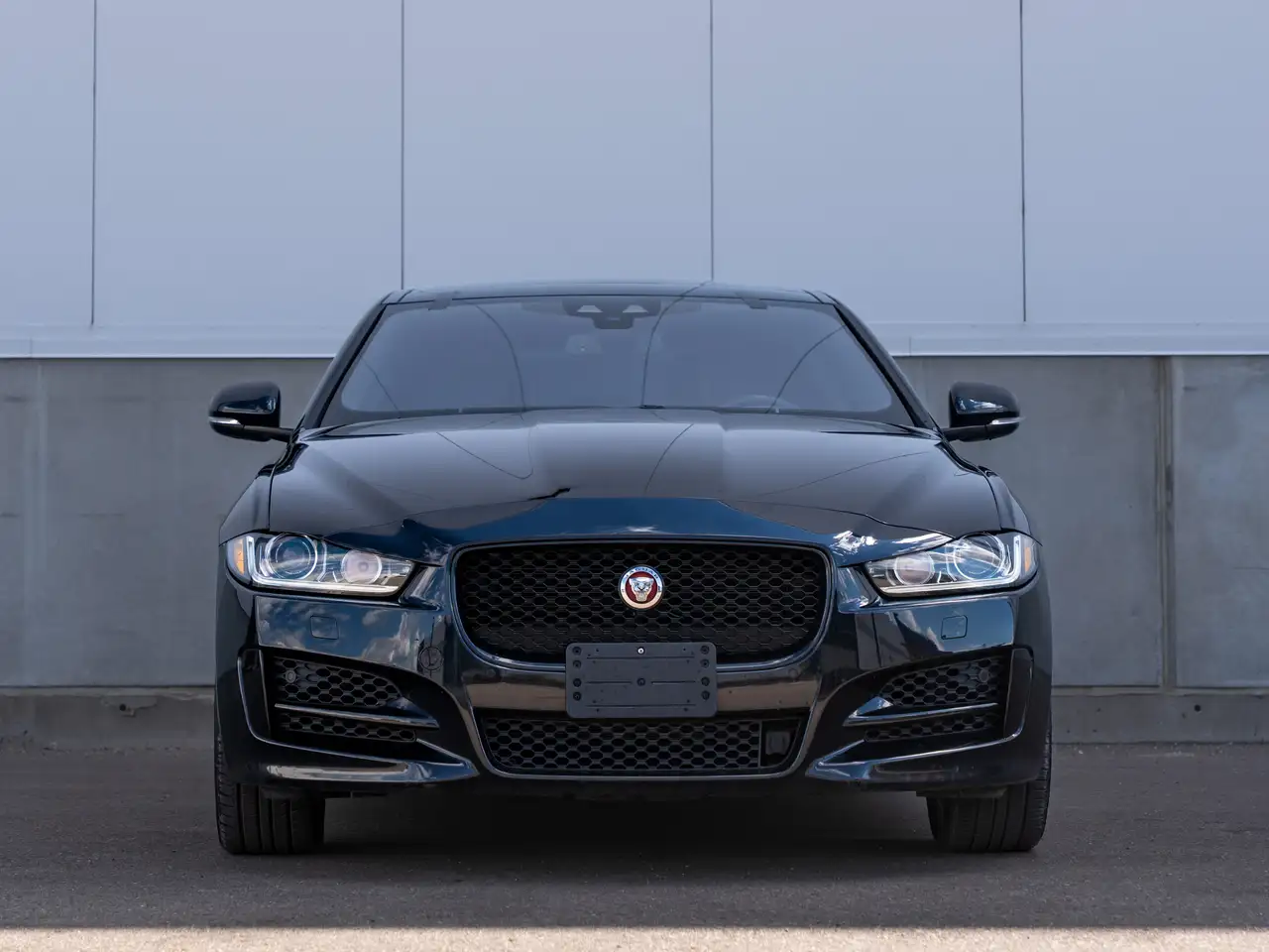 Jaguar XE снимка Jaguar XE