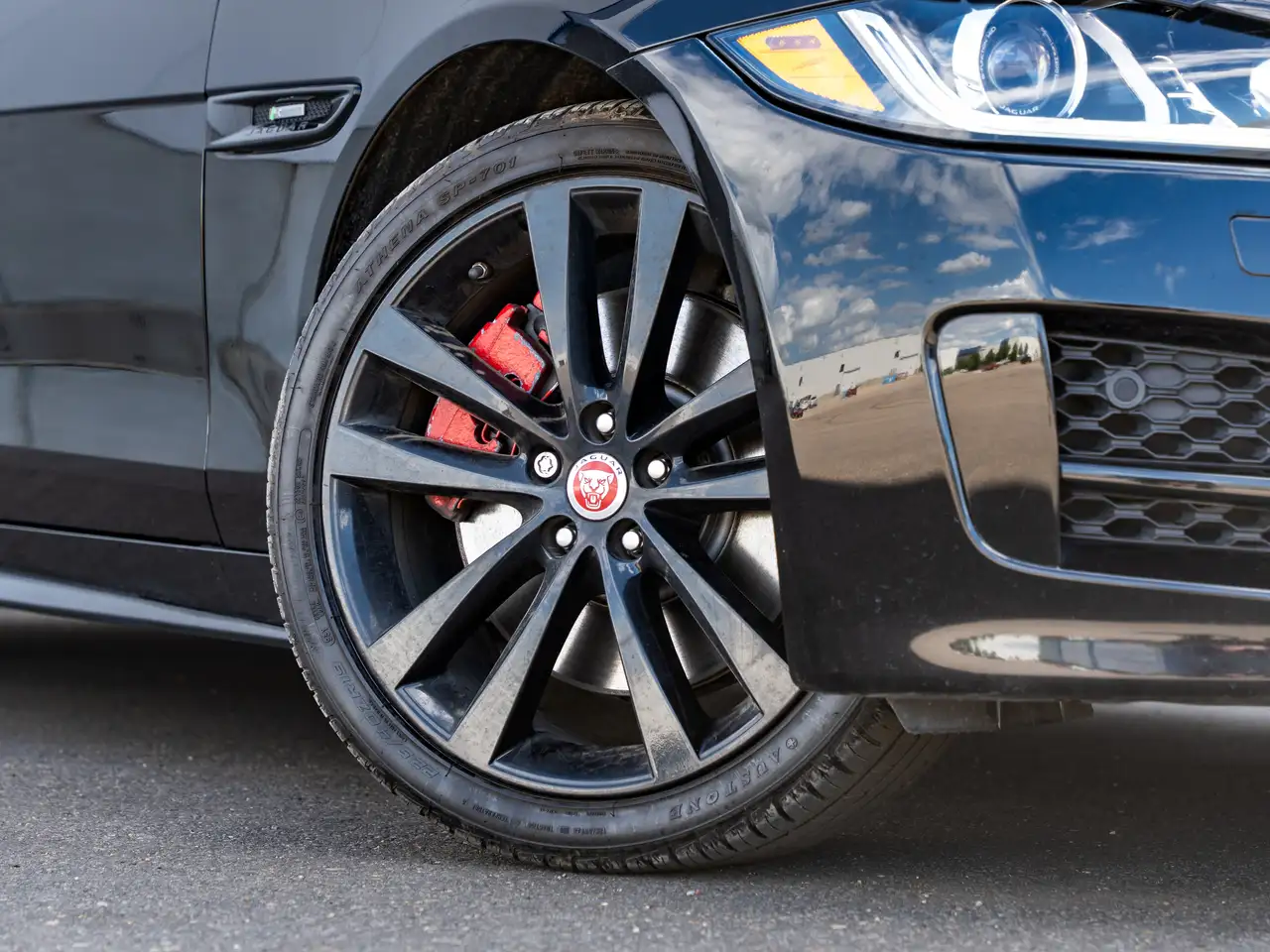 Jaguar XE снимка Jaguar XE