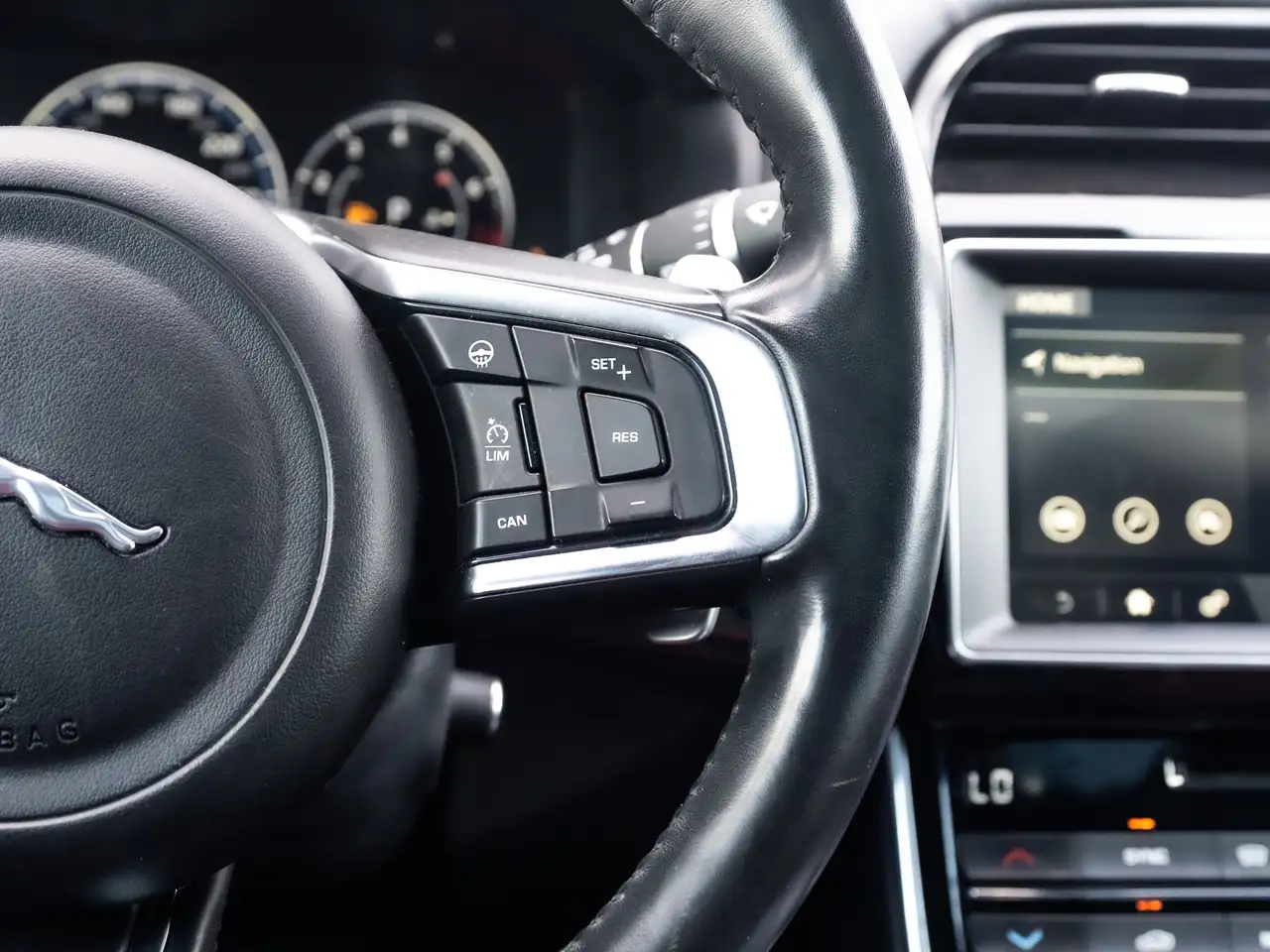 Jaguar XE снимка Jaguar XE