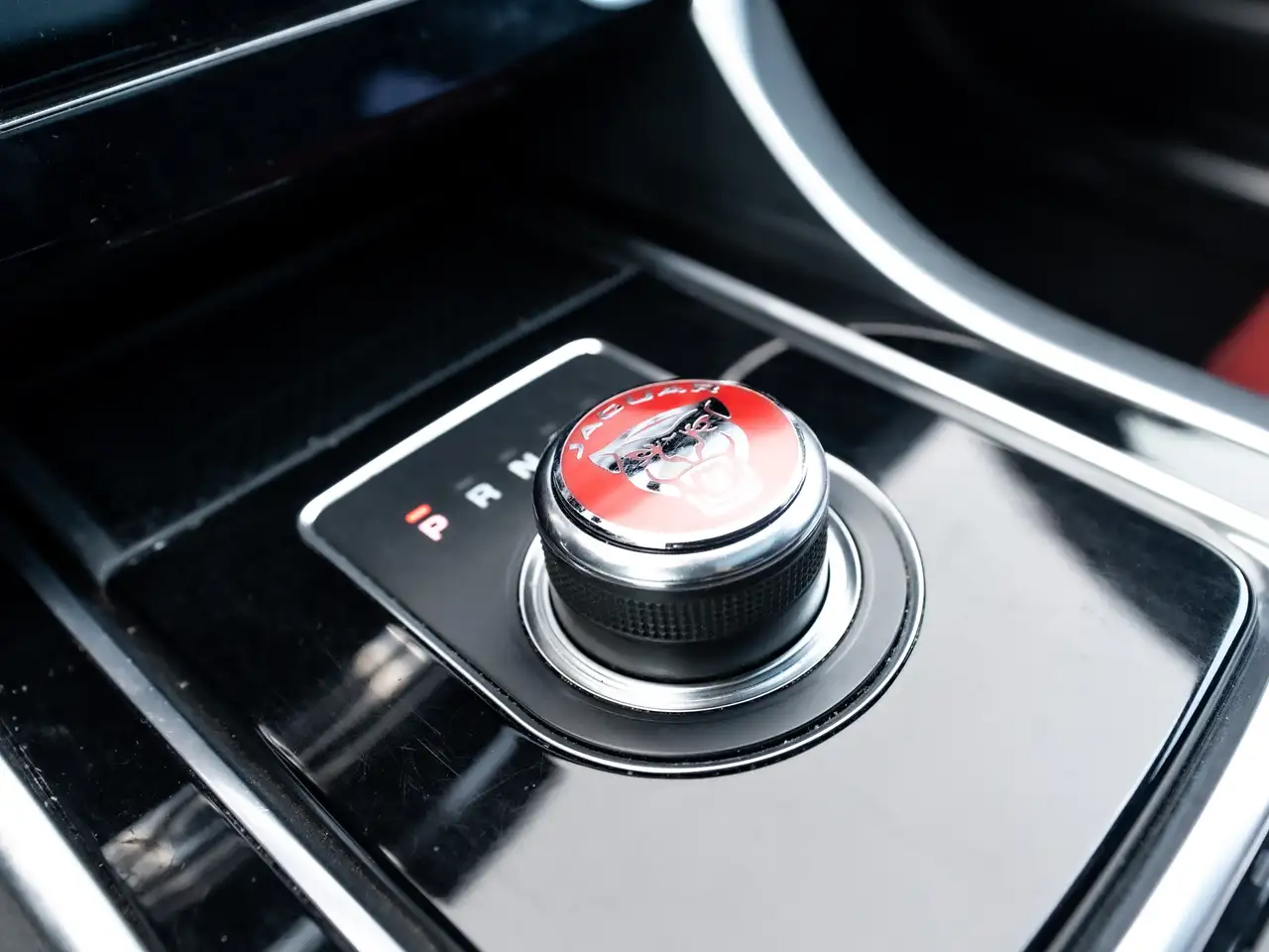 Jaguar XE снимка Jaguar XE