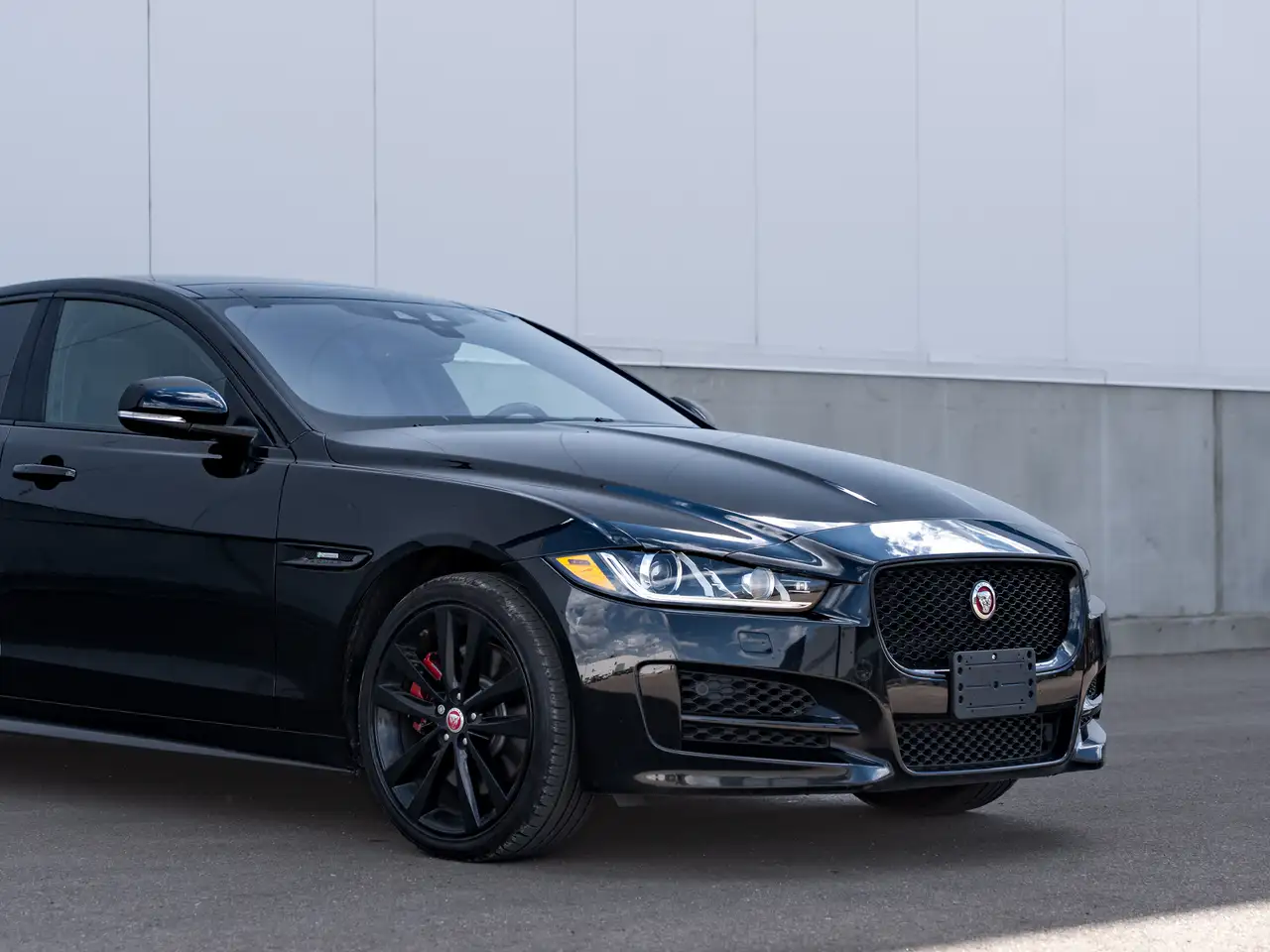 Jaguar XE снимка Jaguar XE