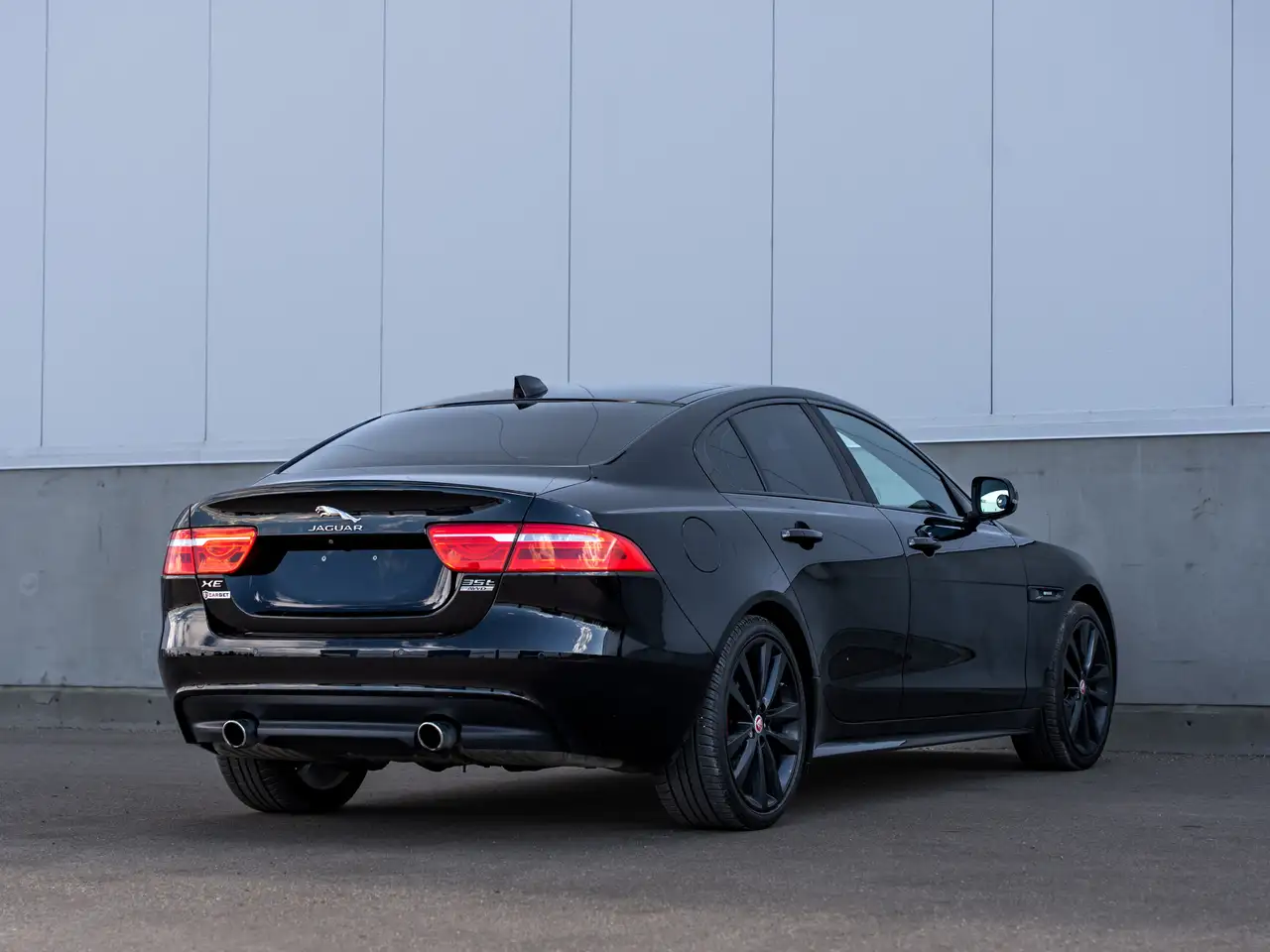 Jaguar XE снимка Jaguar XE