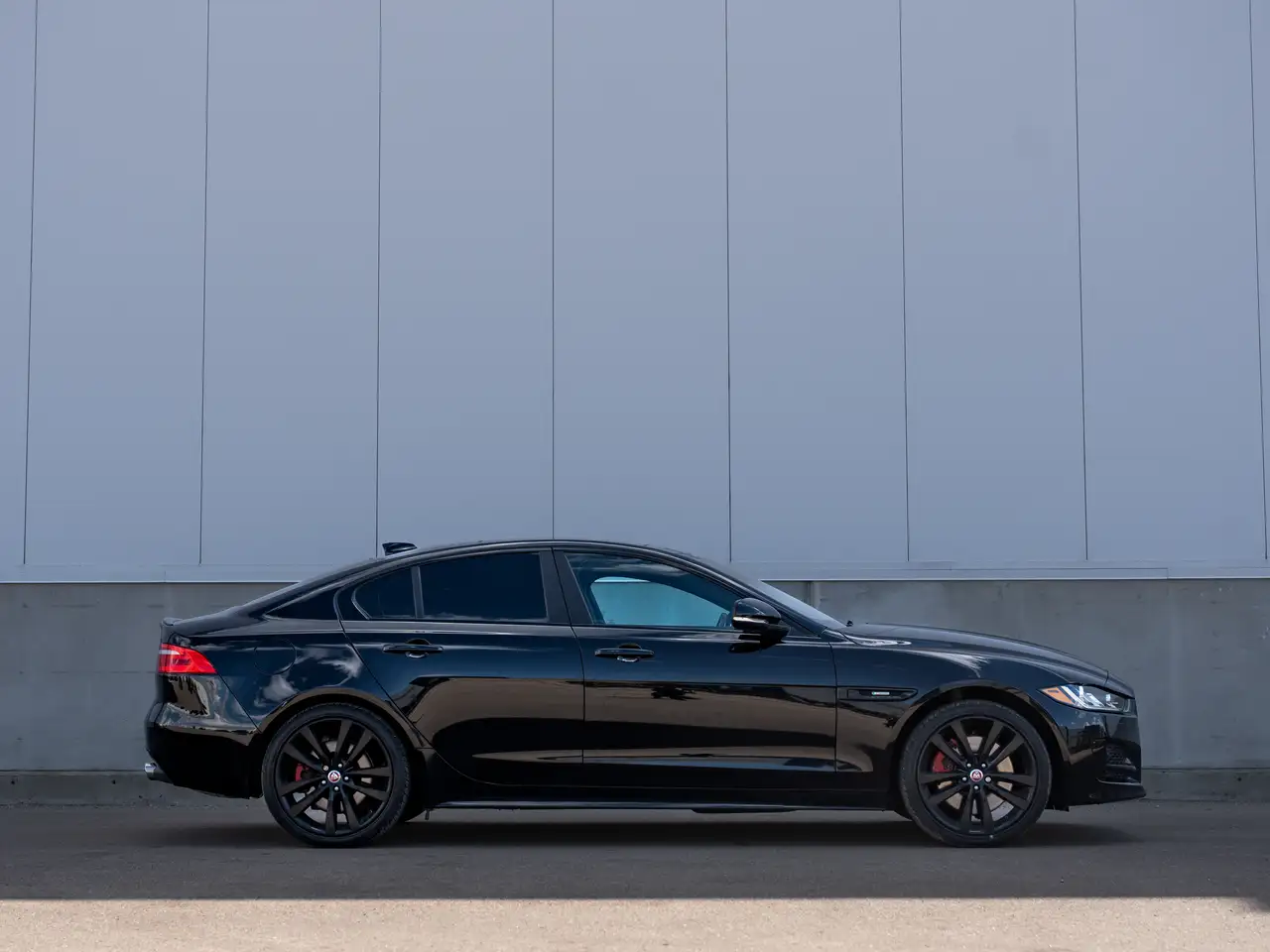 Jaguar XE снимка Jaguar XE