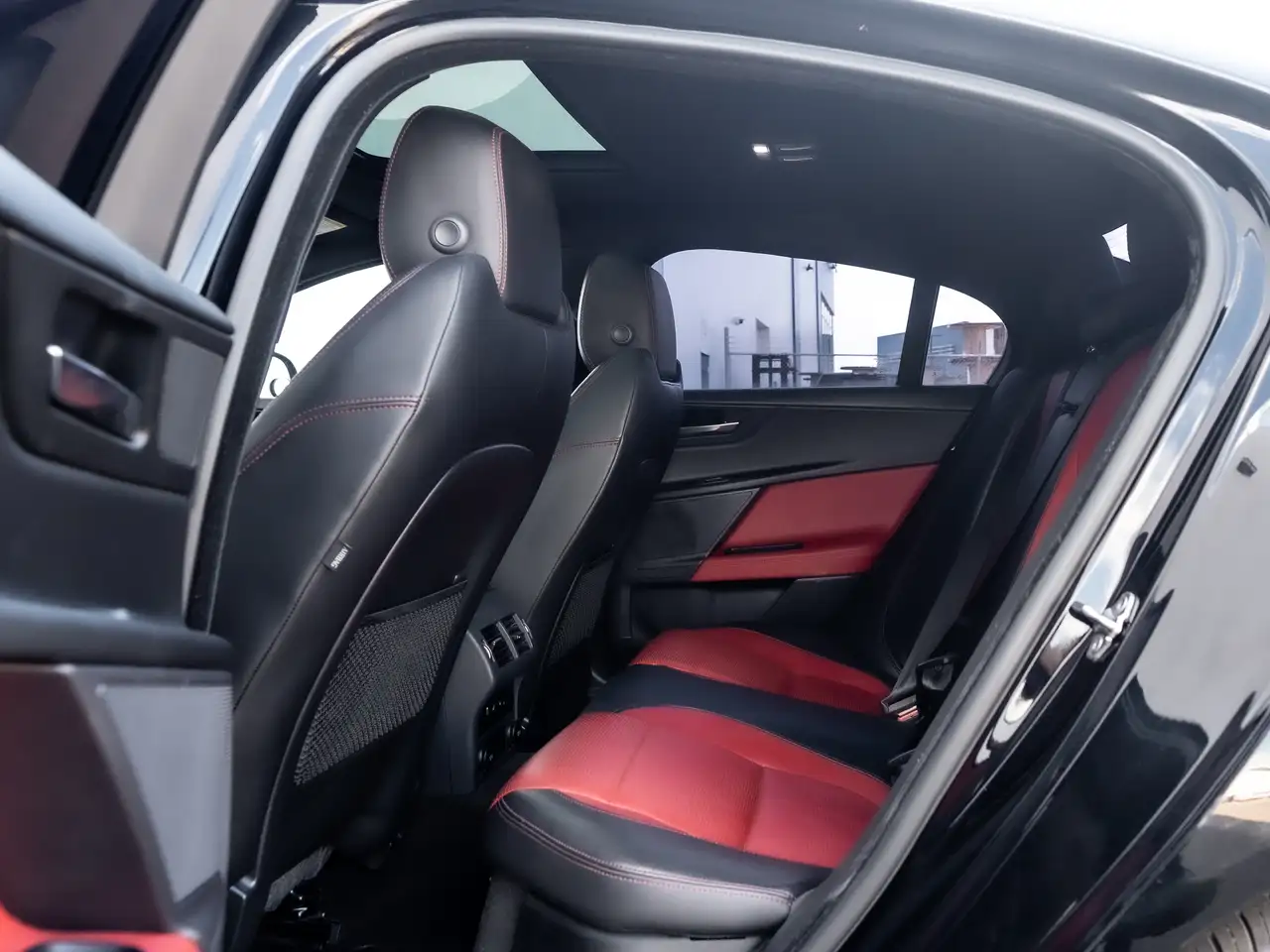 Jaguar XE снимка Jaguar XE