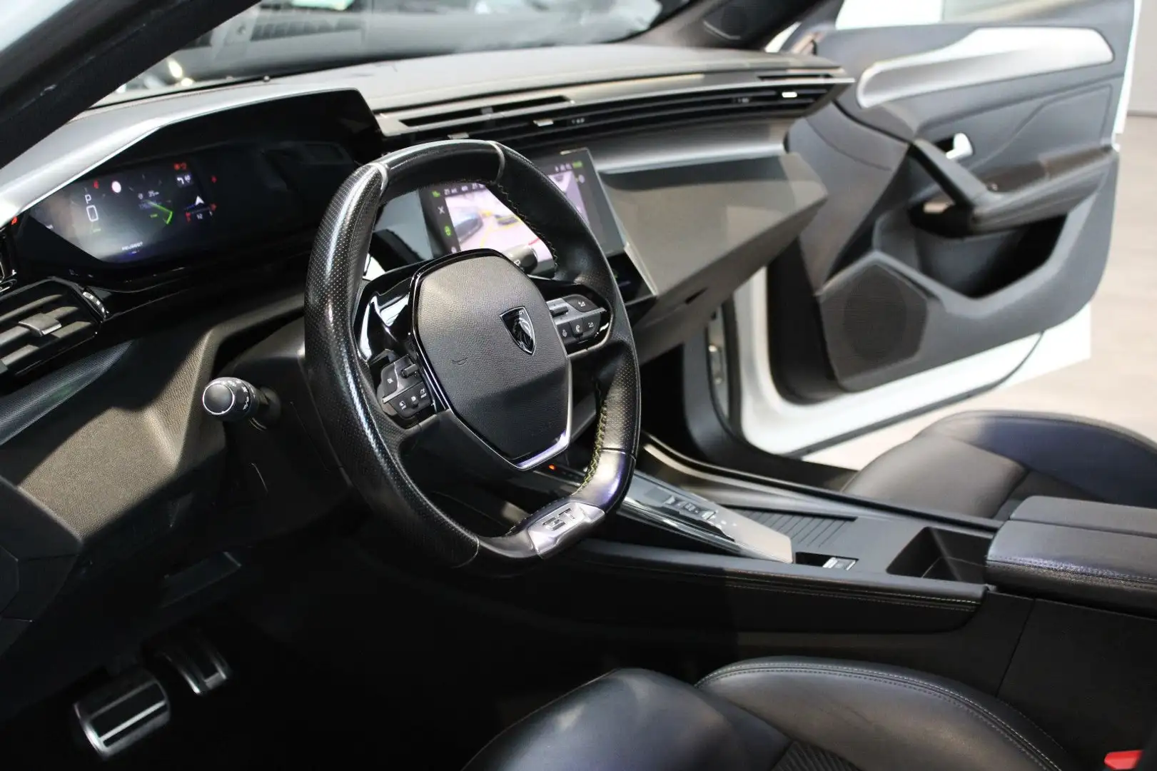 Peugeot 308 SW BlueHDI GT AHK/MATRIX/LEDER/PANO/360°/18" Weiß - 2