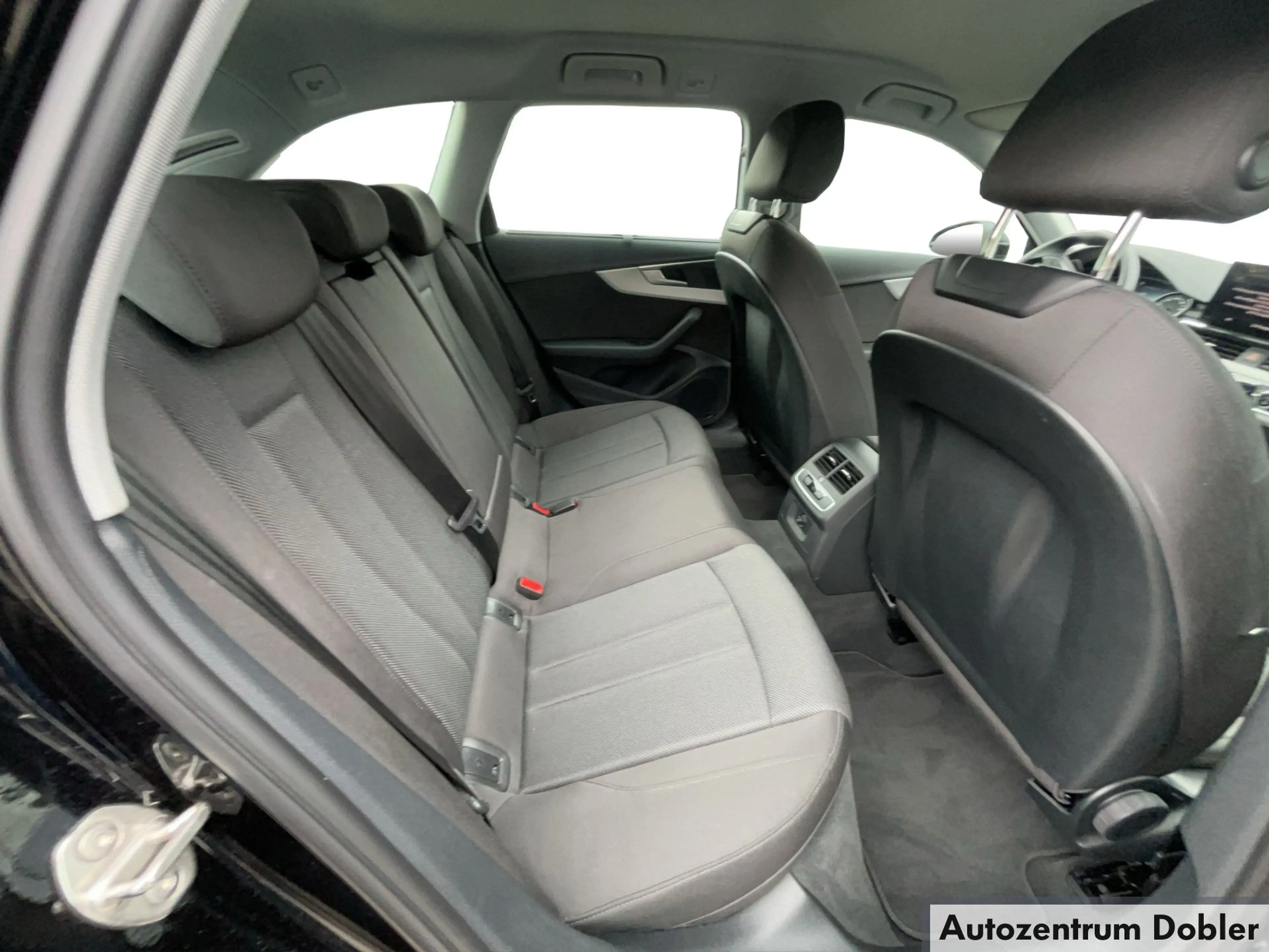 Audi A4 Avant 40 TFSI S-tronic LED ACC Navi Bluetooth — photo 11