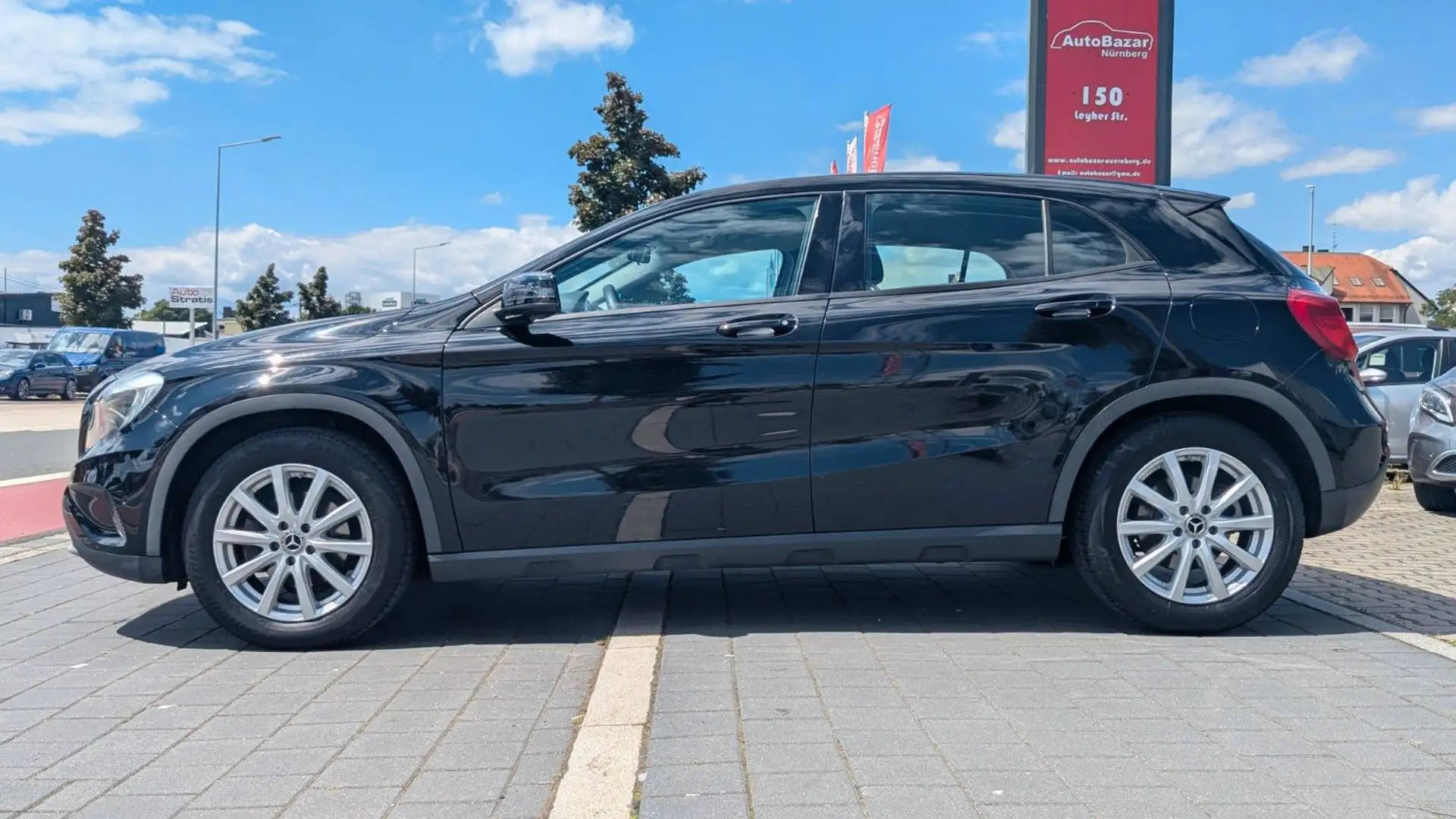 Mercedes-Benz GLA 200 erst 57`Tkm / Navi / Euro 6 Negru - 2