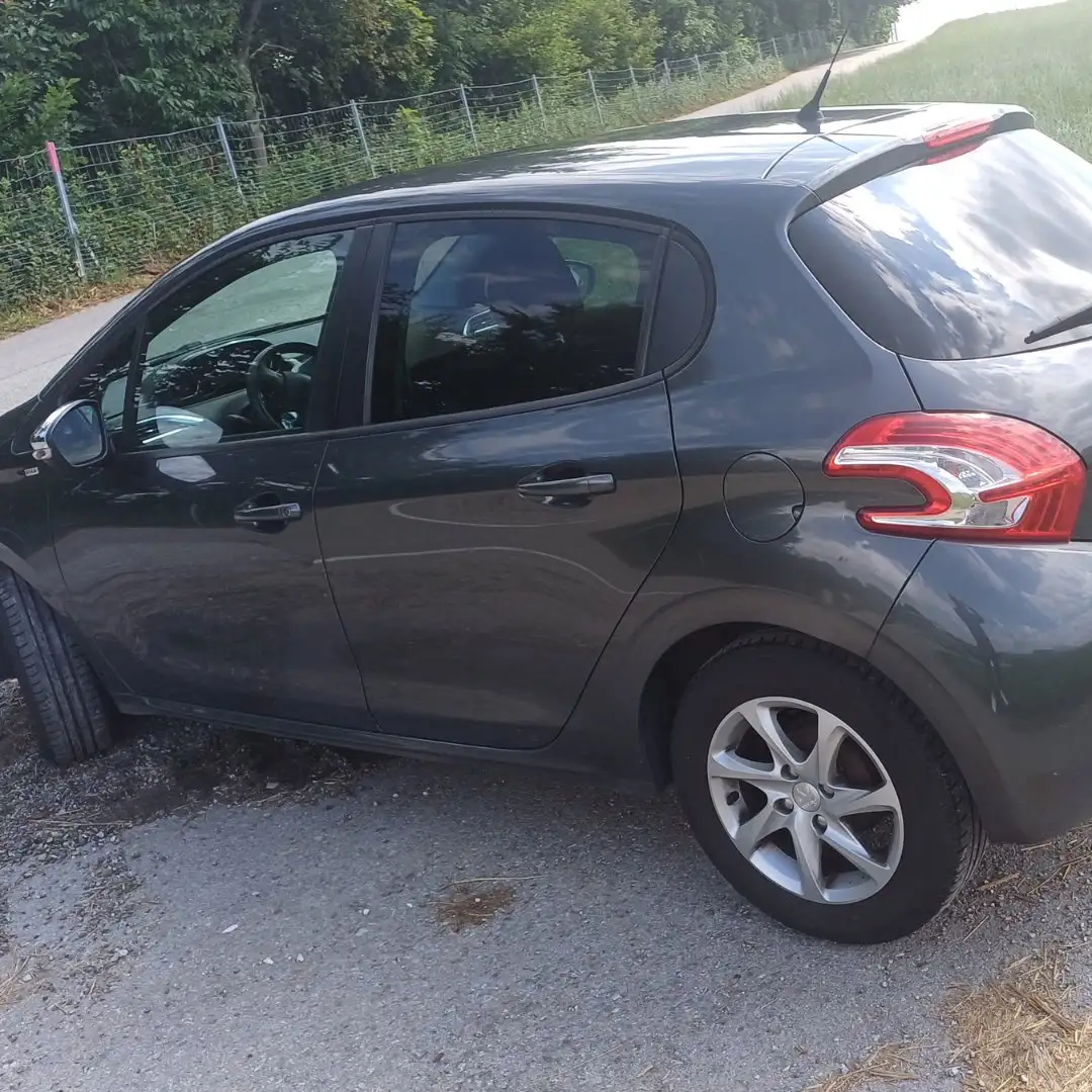 Peugeot 208 208 Style 1,2 VTi 82 Style Grau - 2