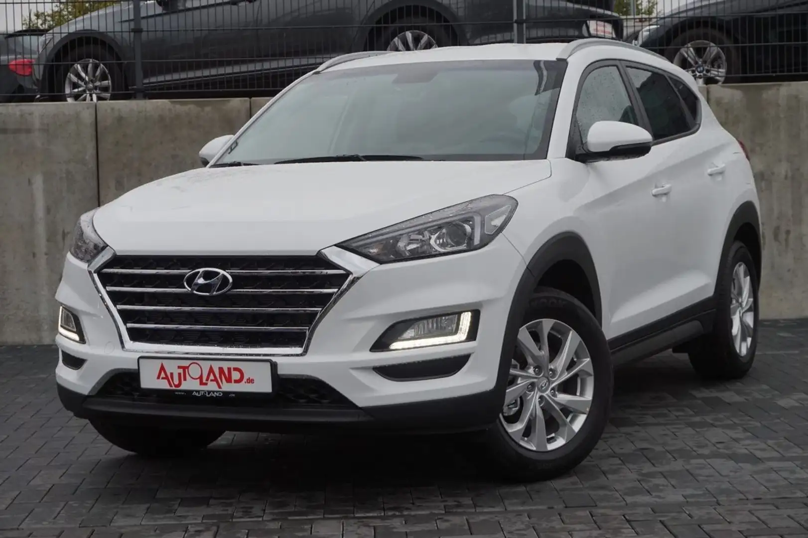 Hyundai TUCSON 1.6 GDI AAC Navi SHZ Temp Alu PDC Kam Weiß - 1