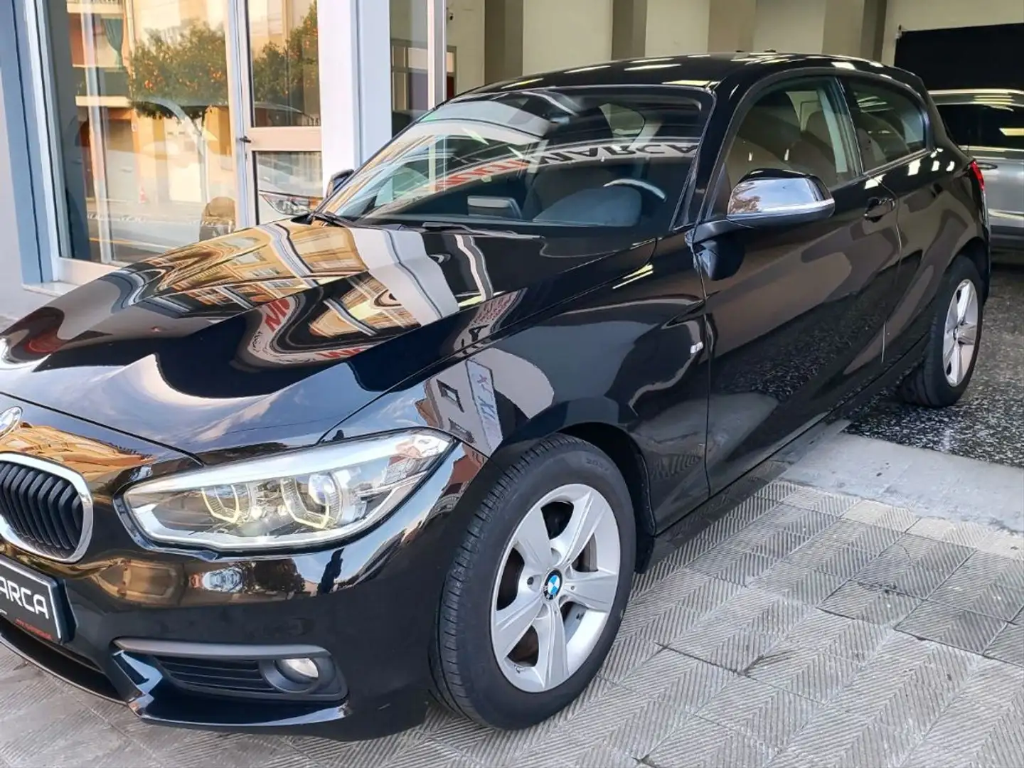 BMW 116 116i Noir - 1