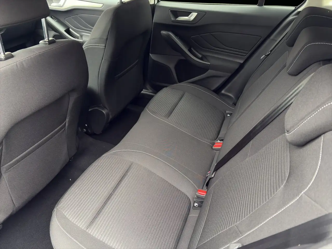 Ford Focus Turnier Titanium Edition Fahrer Pak. Win.P 8