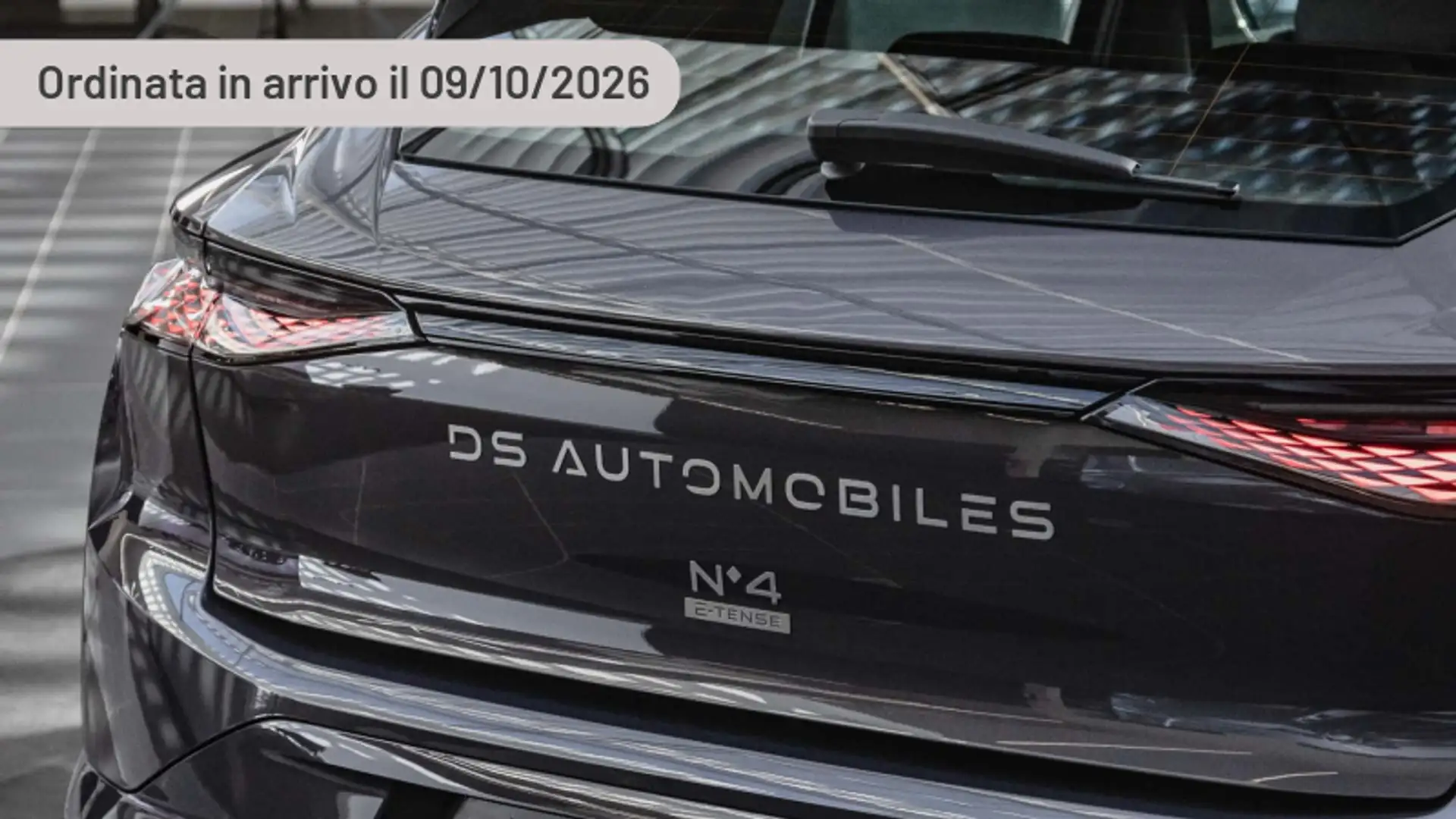 DS Automobiles N°4 Plug-in Hybrid 240 Étoile Alcantara Silber - 1