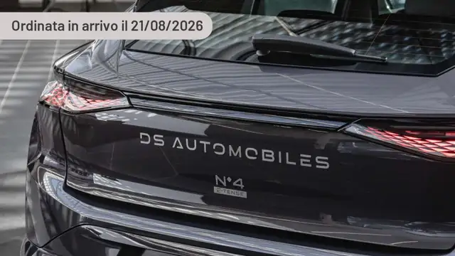 DS Automobiles N°4 Plug-in Hybrid 240 Étoile Alcantara