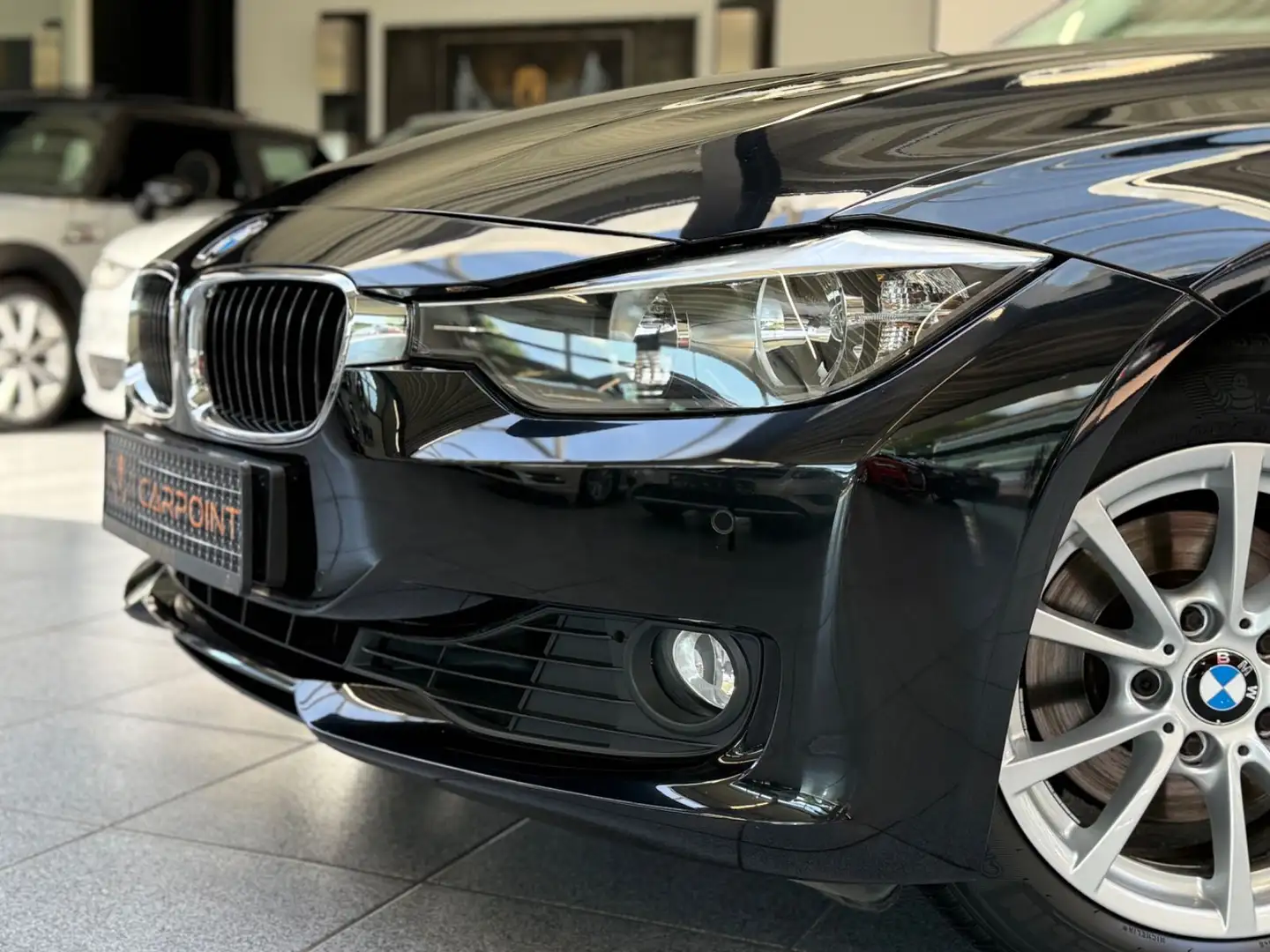 BMW 320 Baureihe 3 Lim. 320 i Schwarz - 2