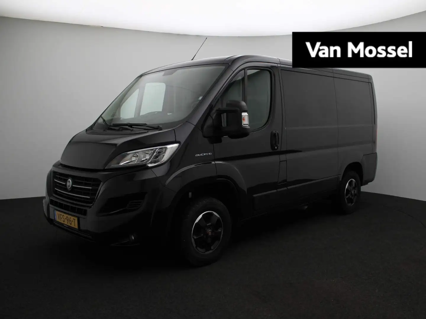 Fiat Ducato 30 2.3 MultiJet L1H1 | Navigatie | Camera | LM Vel Zwart - 1