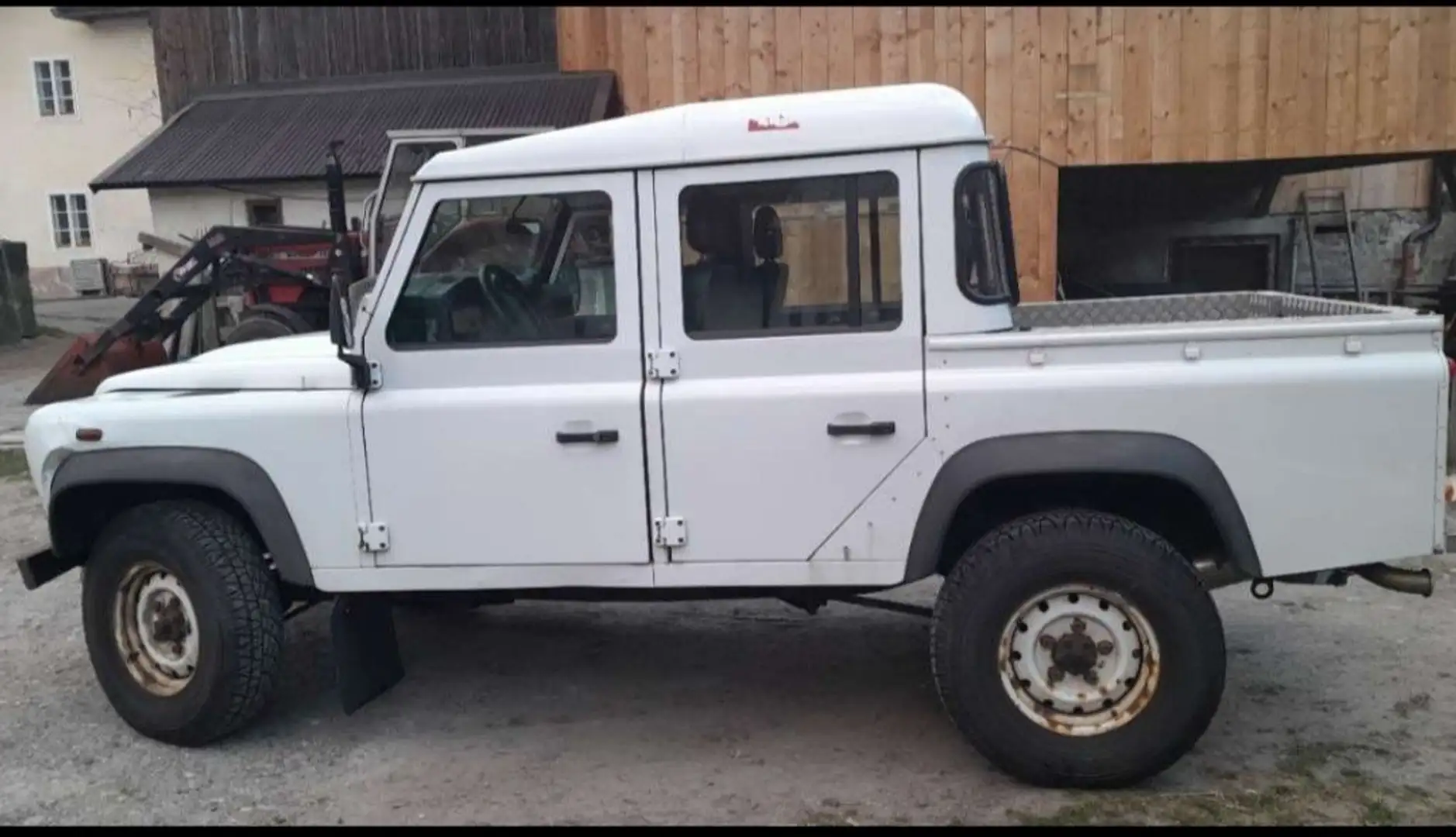 Land Rover Defender 110" Station Wagon E 2,2 - 1