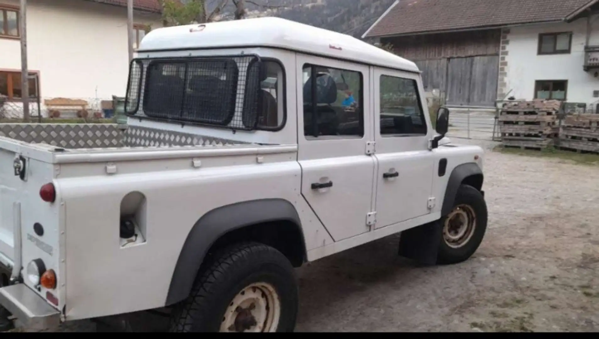 Land Rover Defender 110" Station Wagon E 2,2 - 2