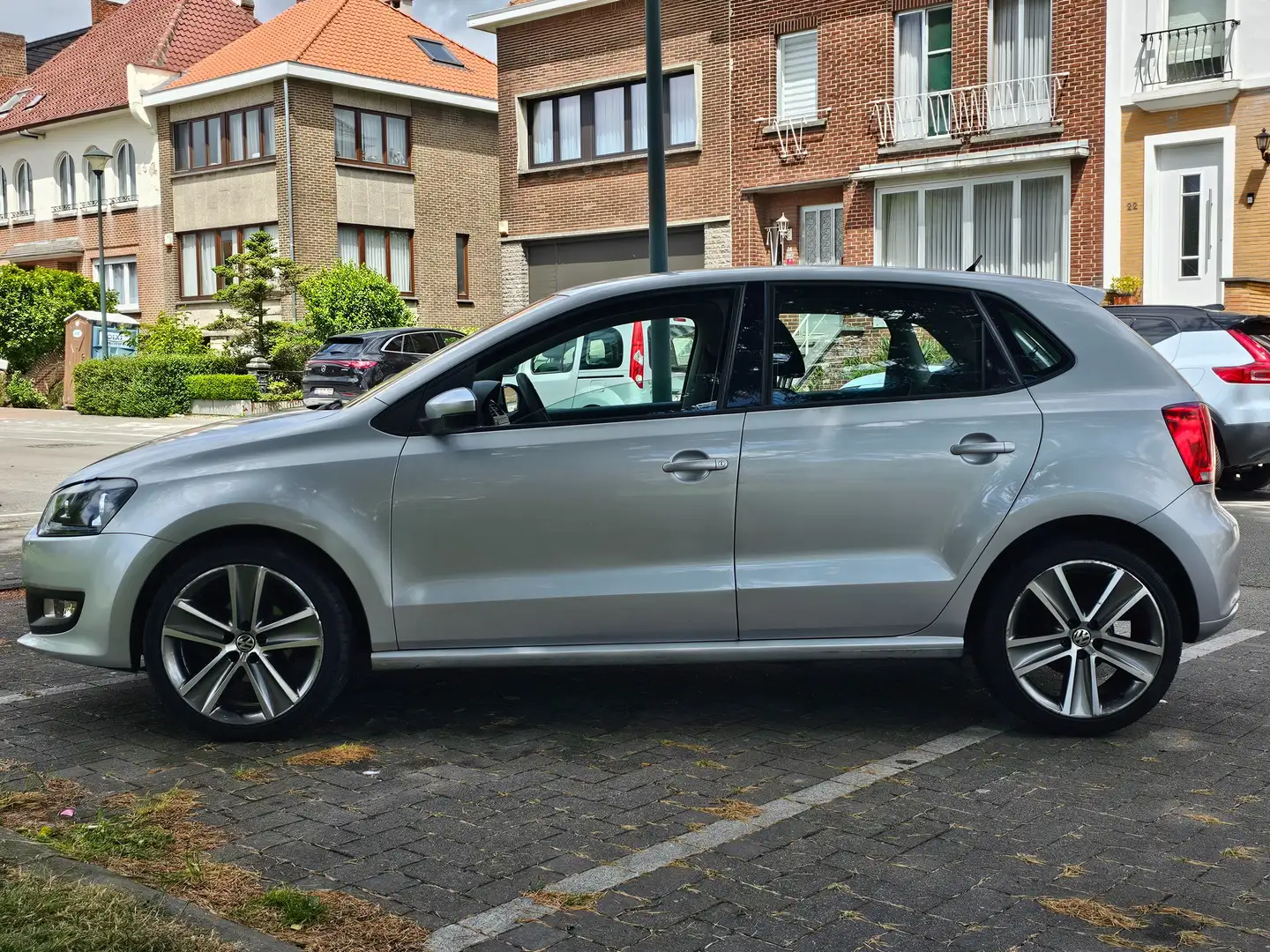Volkswagen Polo 1.2i Prêt à immatriculé Gris - 2