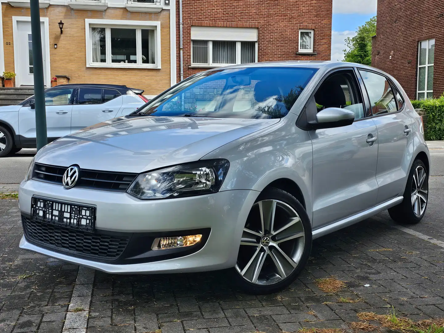 Volkswagen Polo 1.2i Prêt à immatriculé Gris - 1