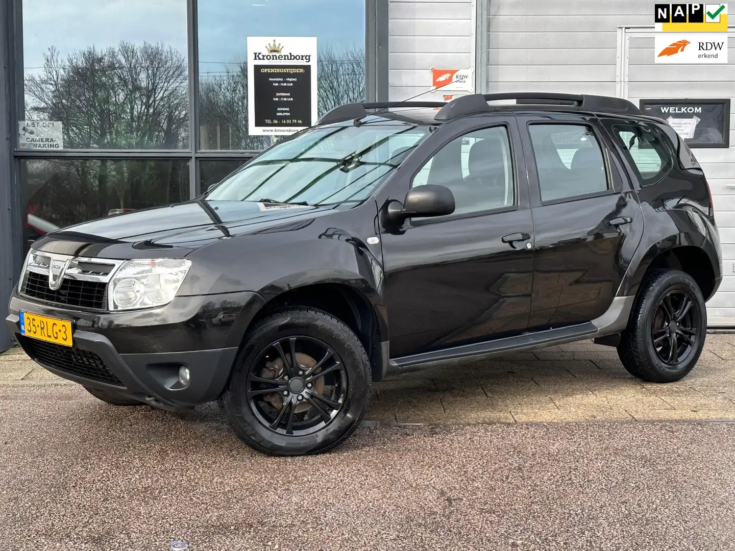 Dacia Duster 1.6 Lauréate 2wd, NAP, AIRCO, APK Zwart - 1