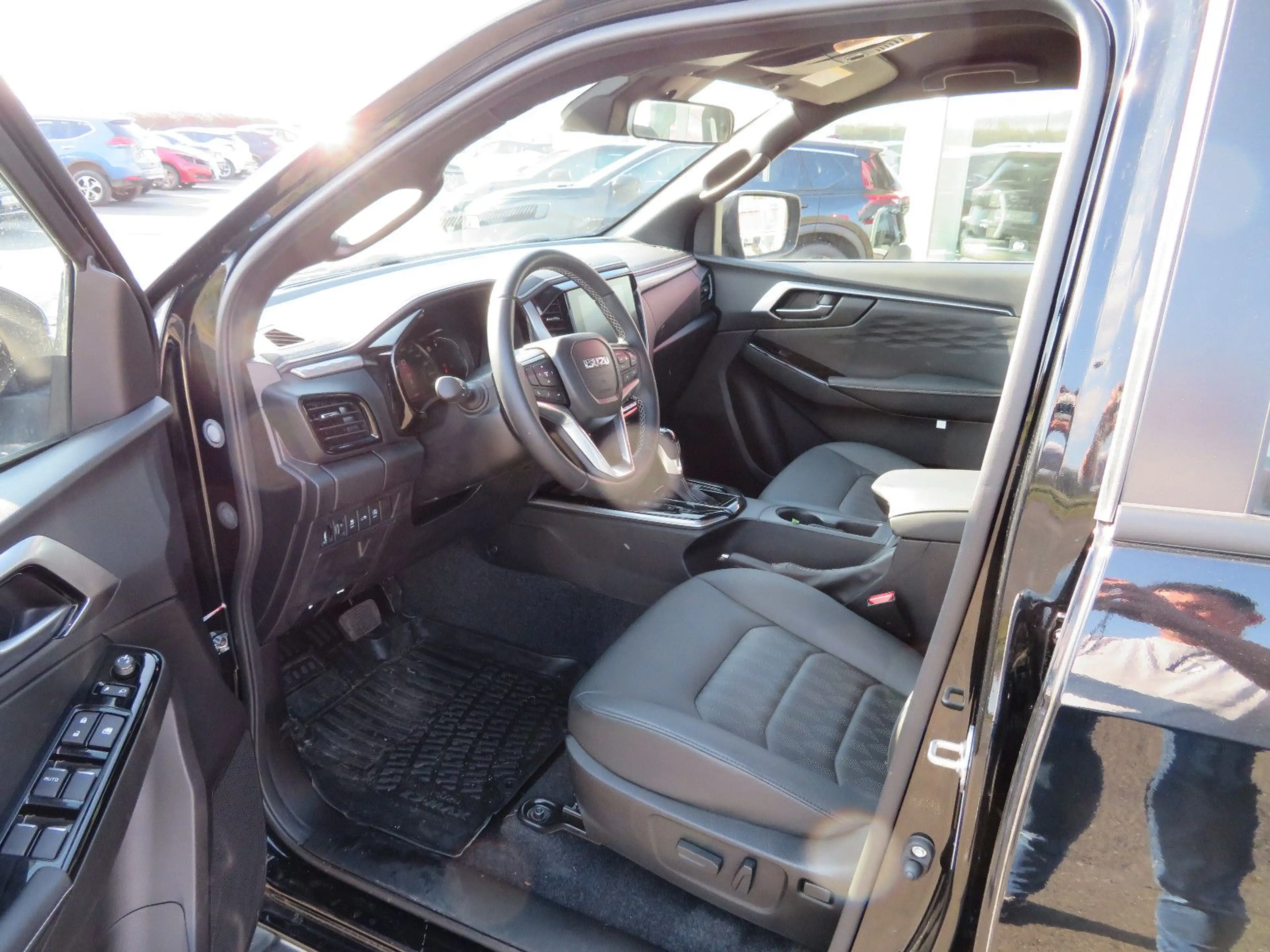 Isuzu D-Max DoKa Face-Lift,AHK geflanscht — photo 8