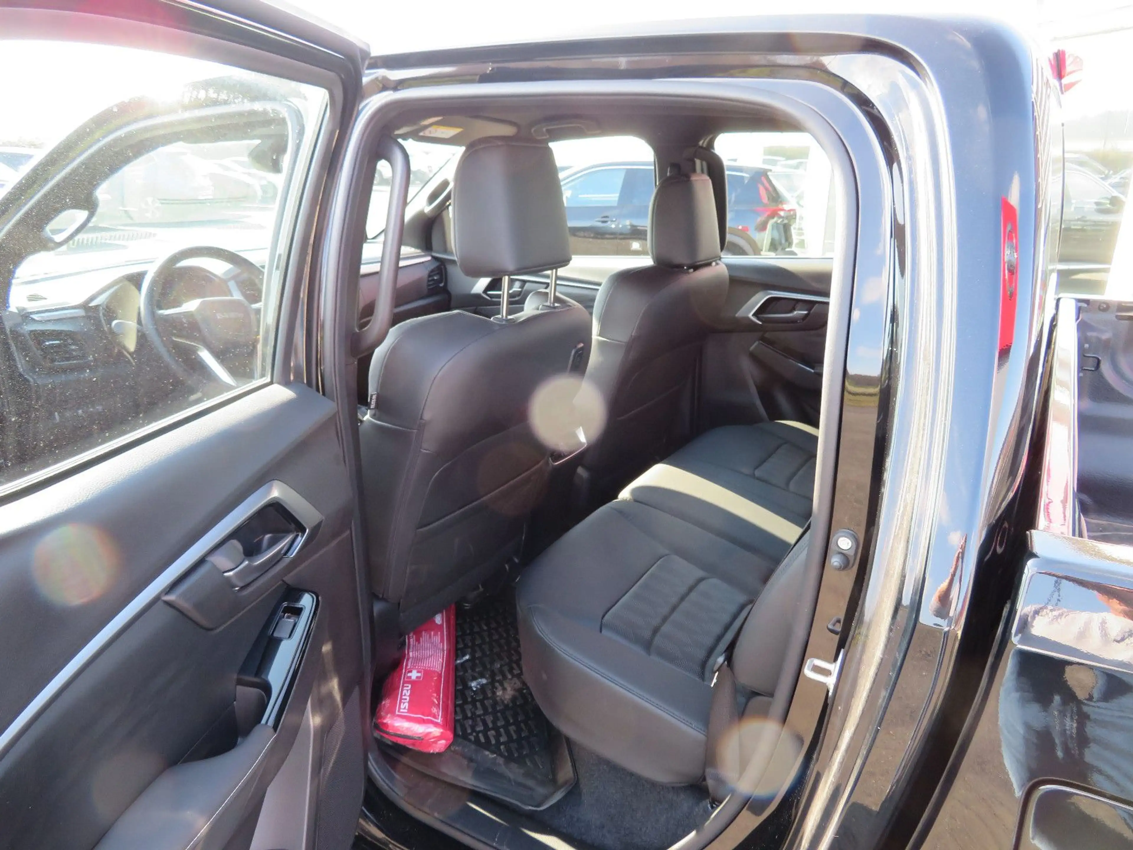 Isuzu D-Max DoKa Face-Lift,AHK geflanscht — photo 9