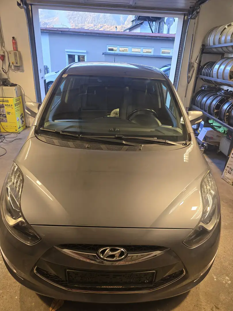 Hyundai iX20 iX20 1,4 CRDi Comfort Bluedrive ISG Comfort Grau - 1